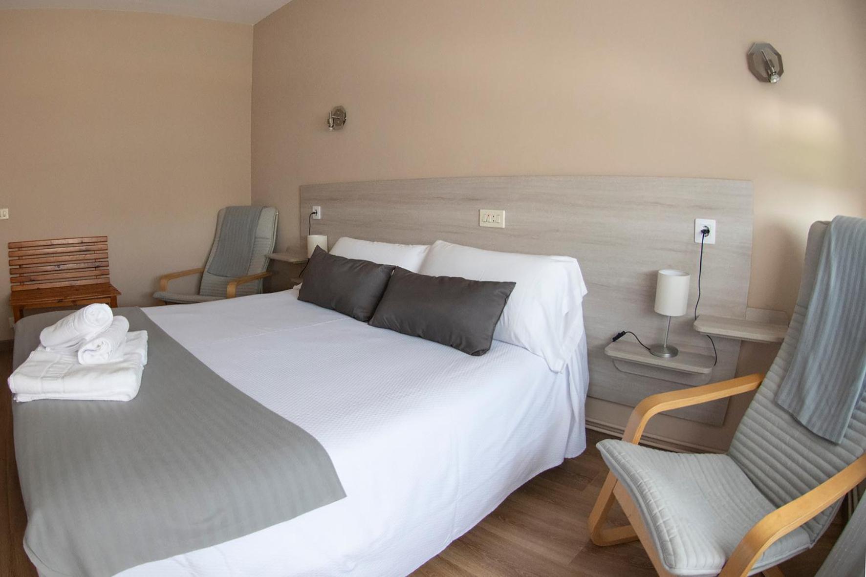 Double or Twin Room photo 2