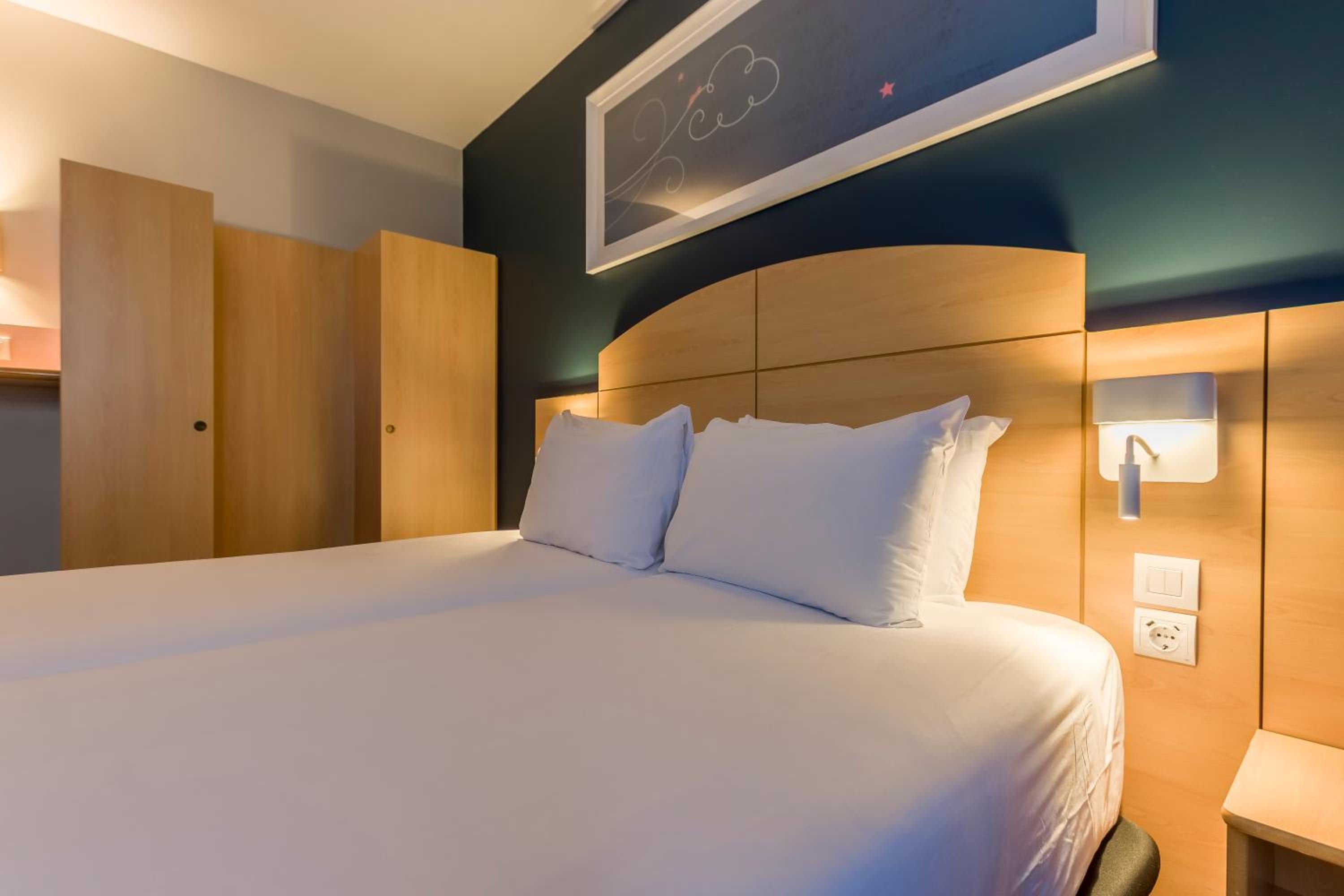 Twin Room - Disability Access - Photo 1