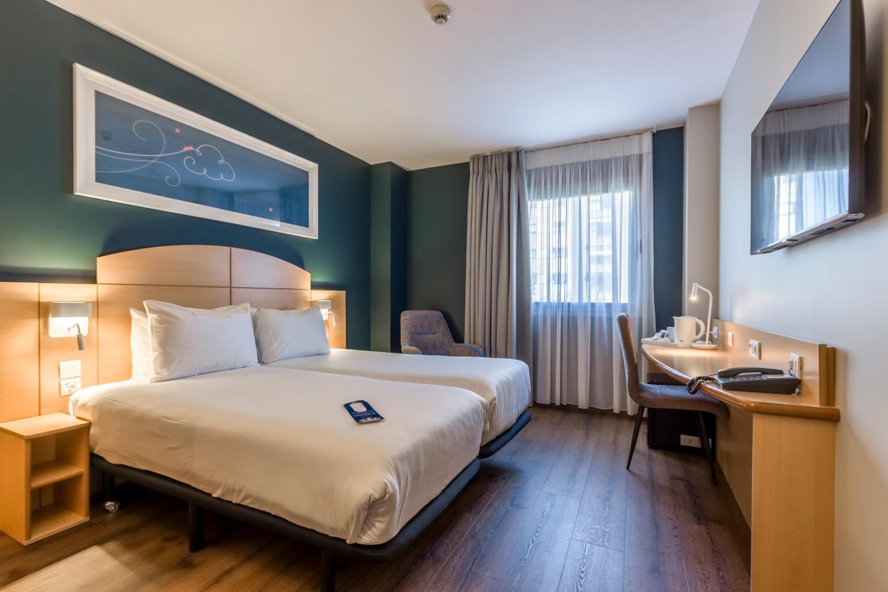 Twin Room - Disability Access - Photo 10