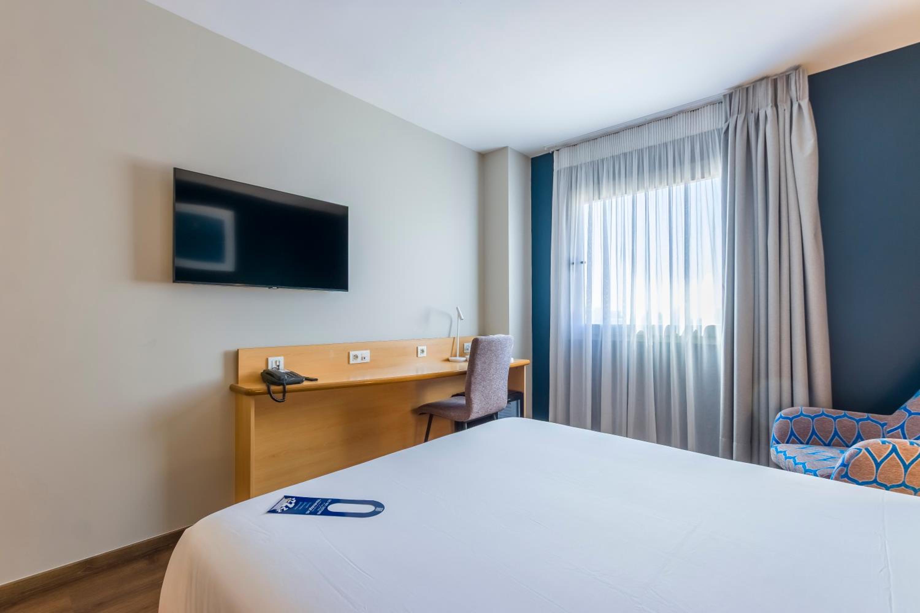 Double Room - Disability Access - Photo 7