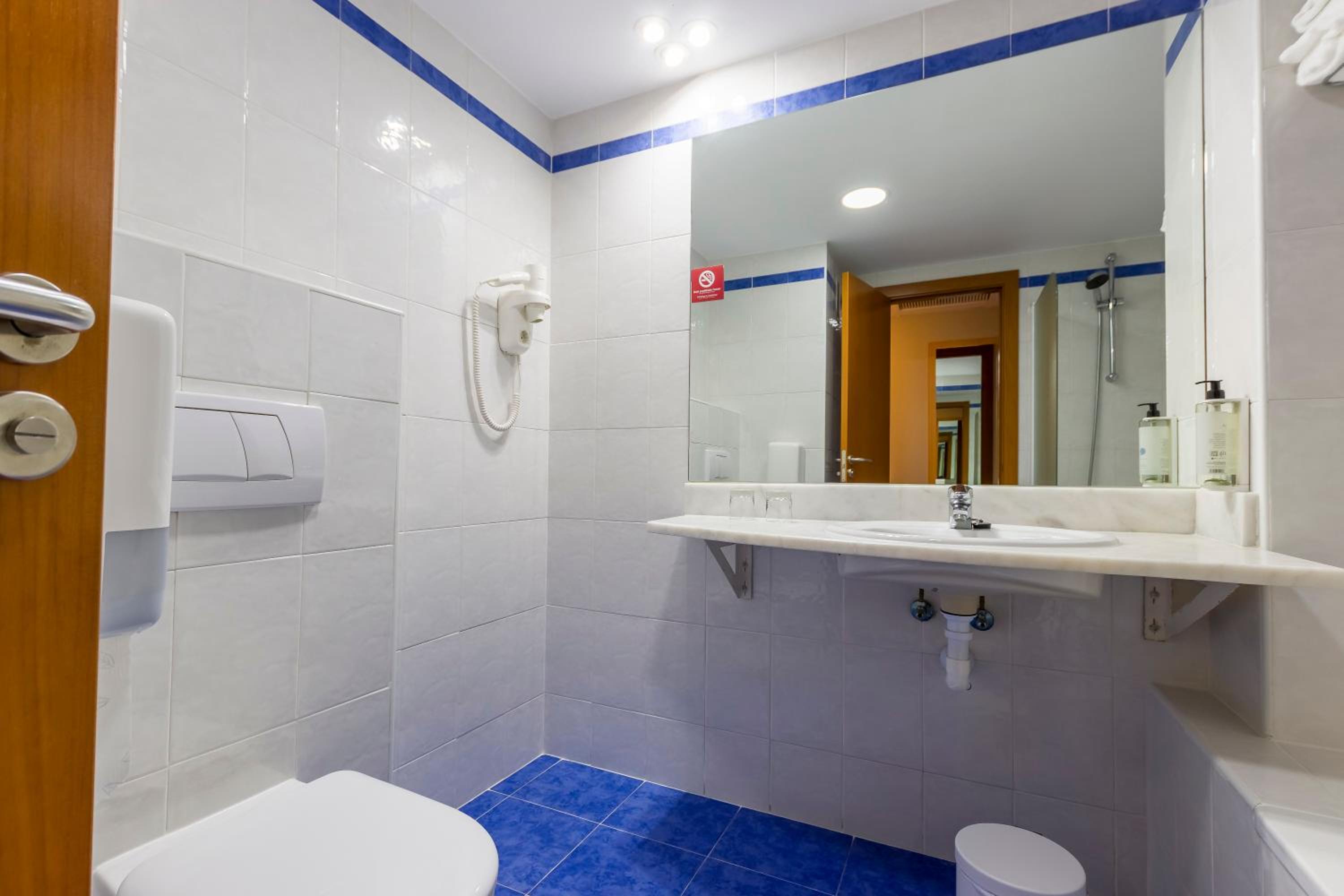 Triple Room - Photo 10