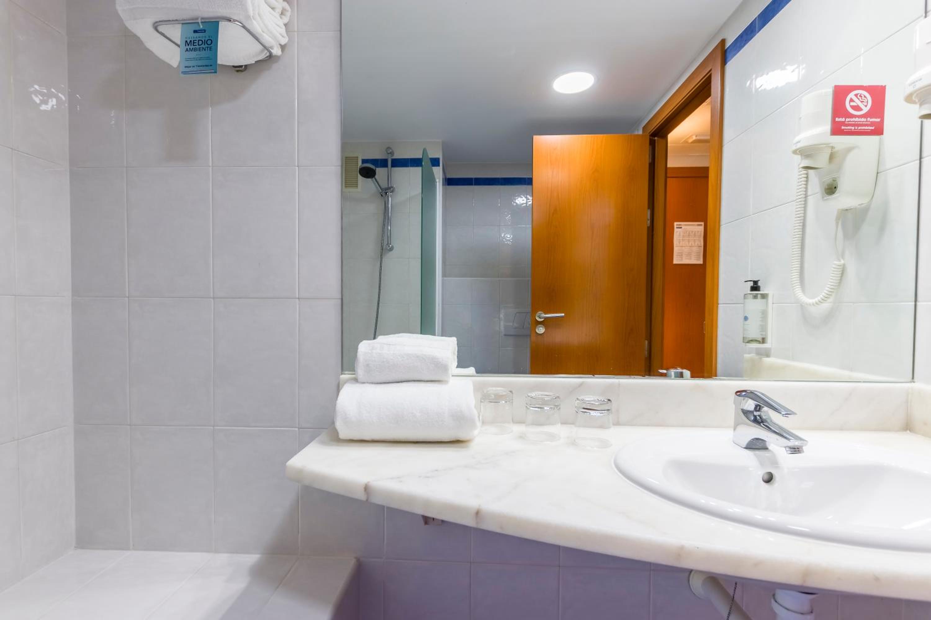 Triple Room - Photo 9