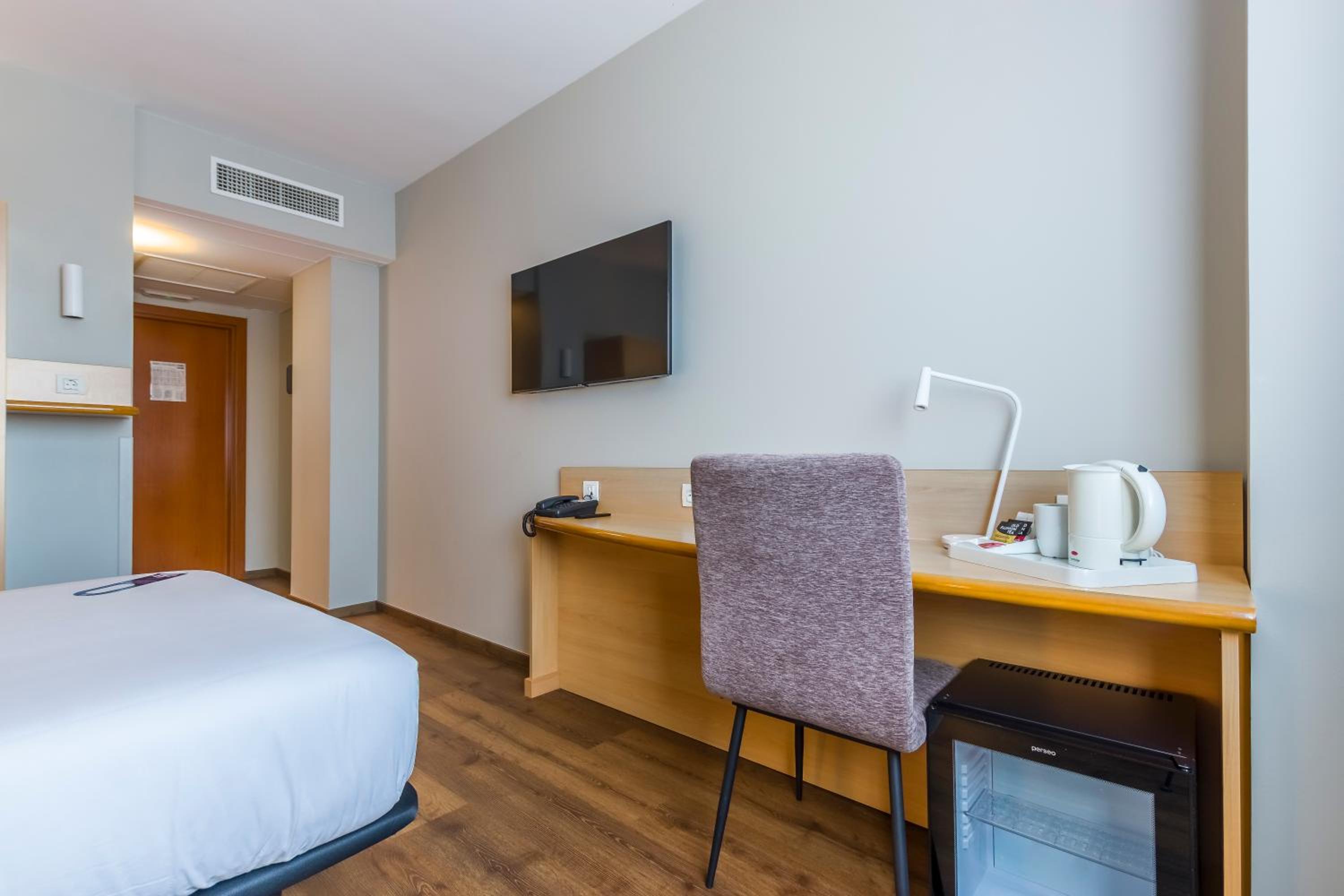 Double Room - Disability Access - Photo 10