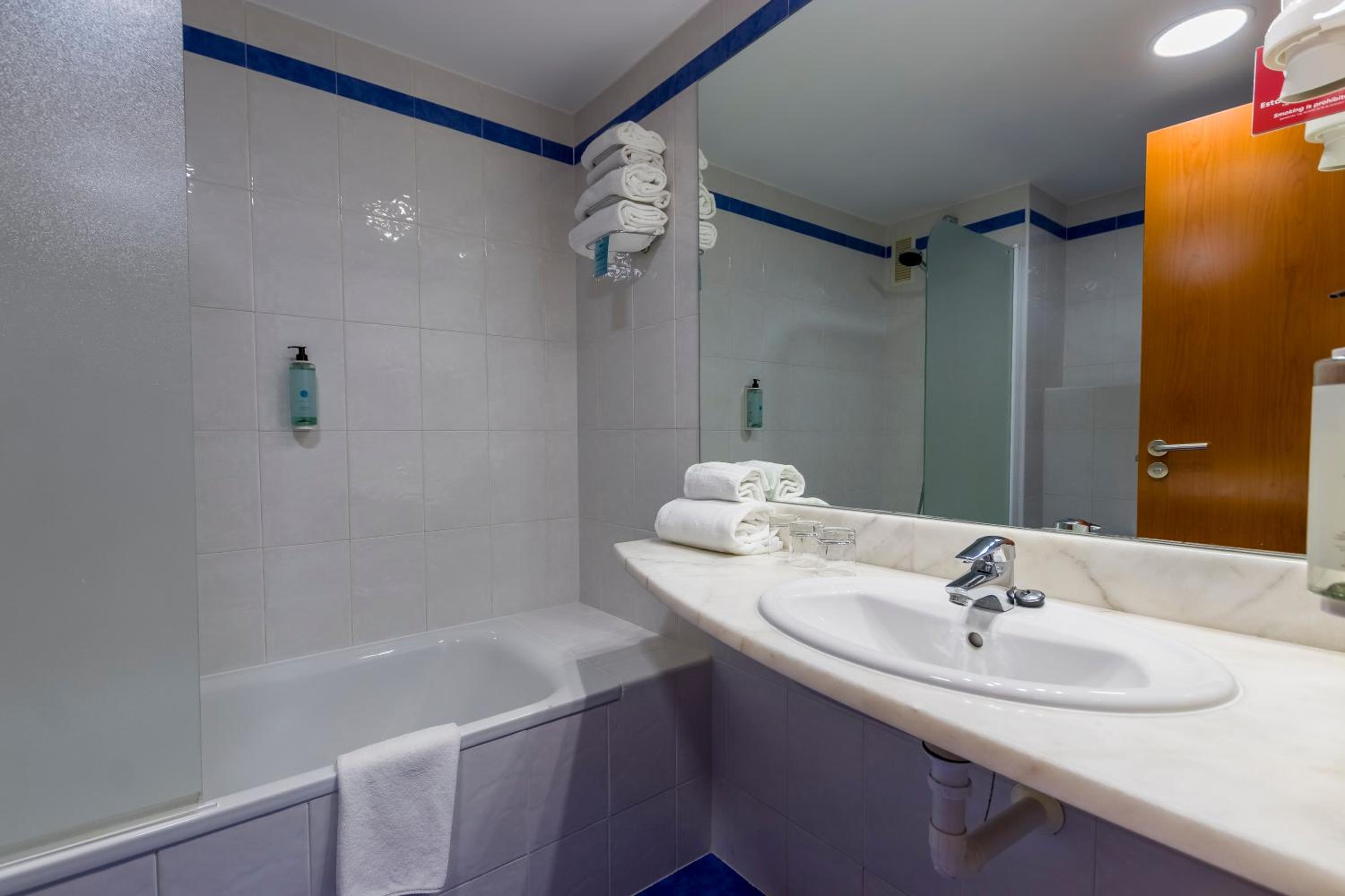 Triple Room - Photo 13
