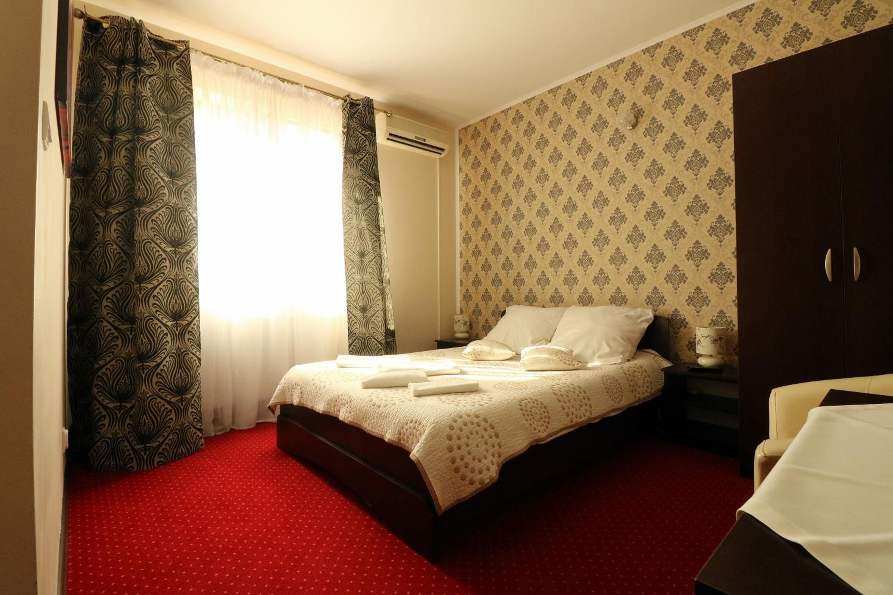 Double Room - Photo 1