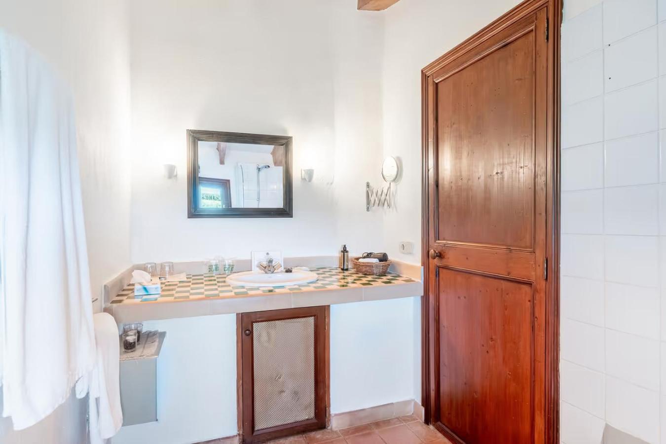Large Double or Twin Room photo 2