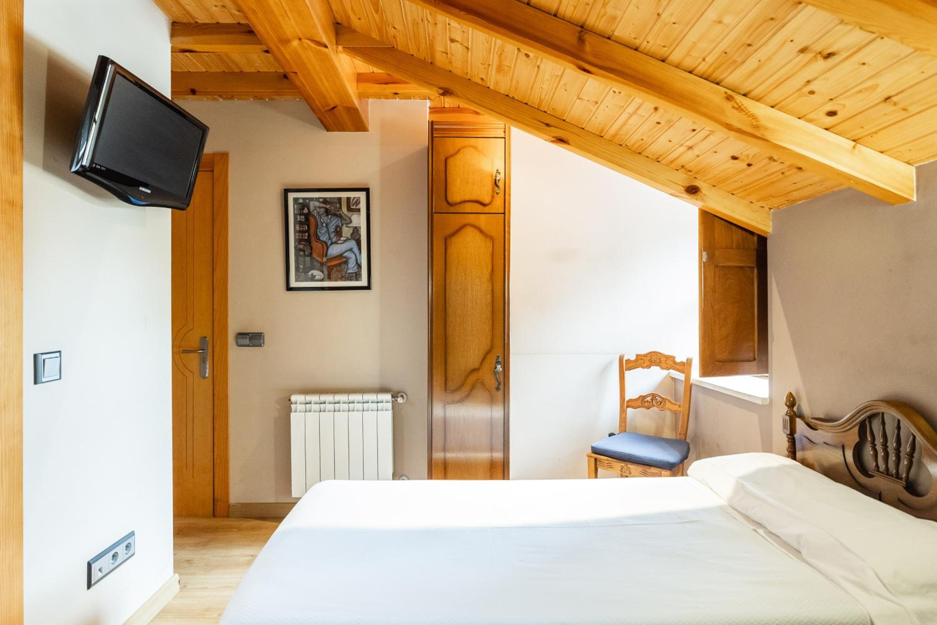 Standard Twin Room with Mountain View photo 3