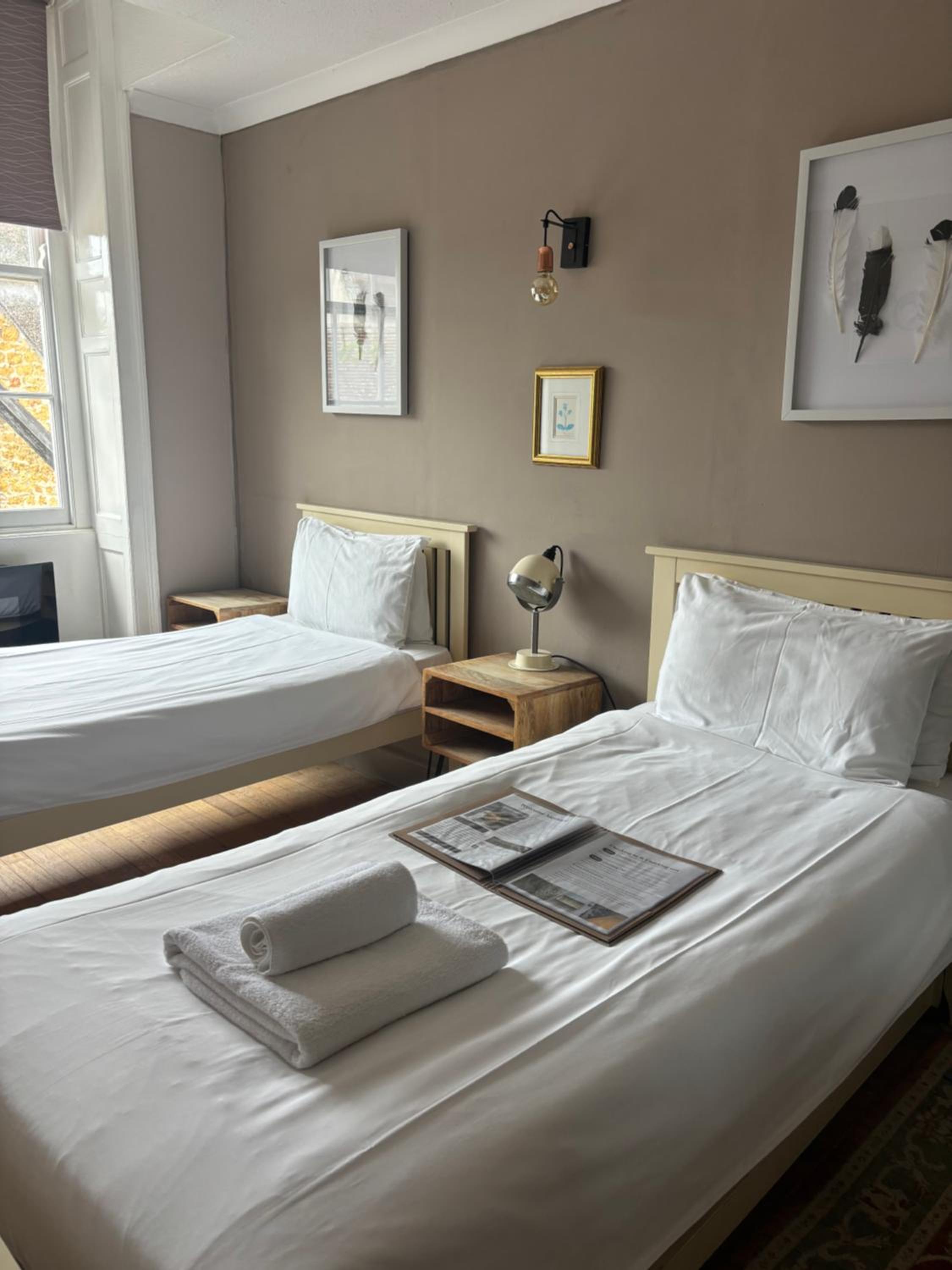 Standard Twin Room - Photo 3