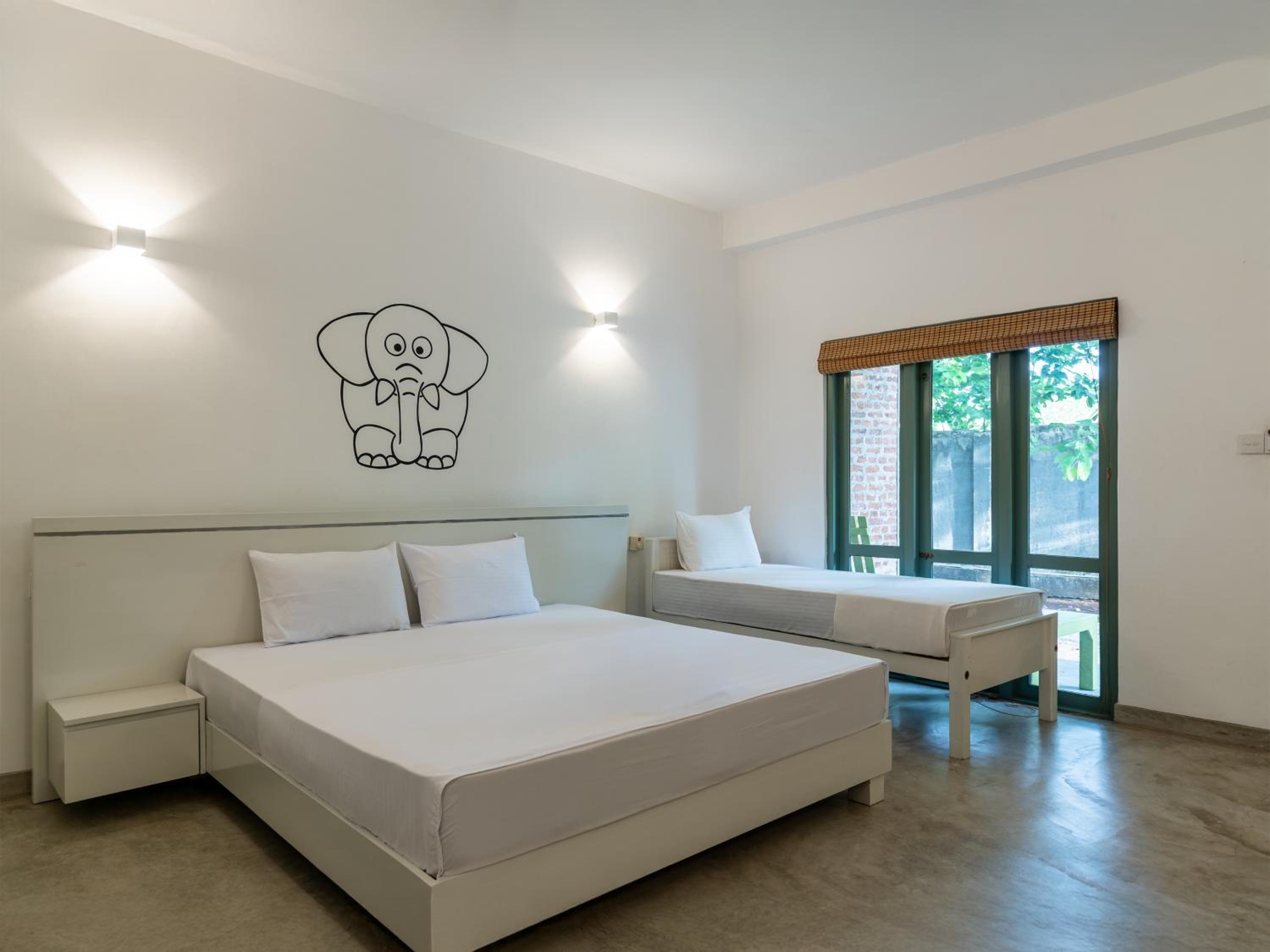 Deluxe Triple Room - Photo 10