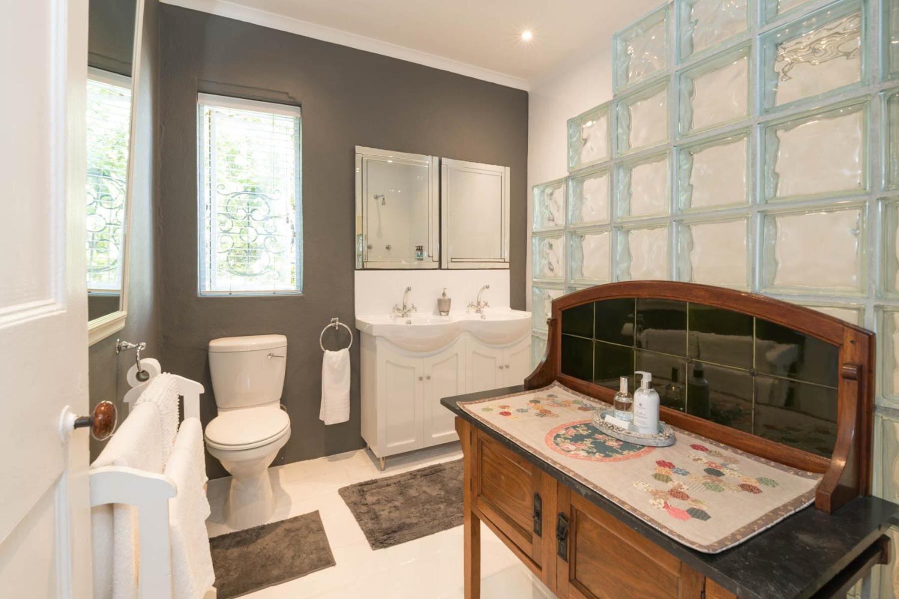 Suite with Garden View photo 2