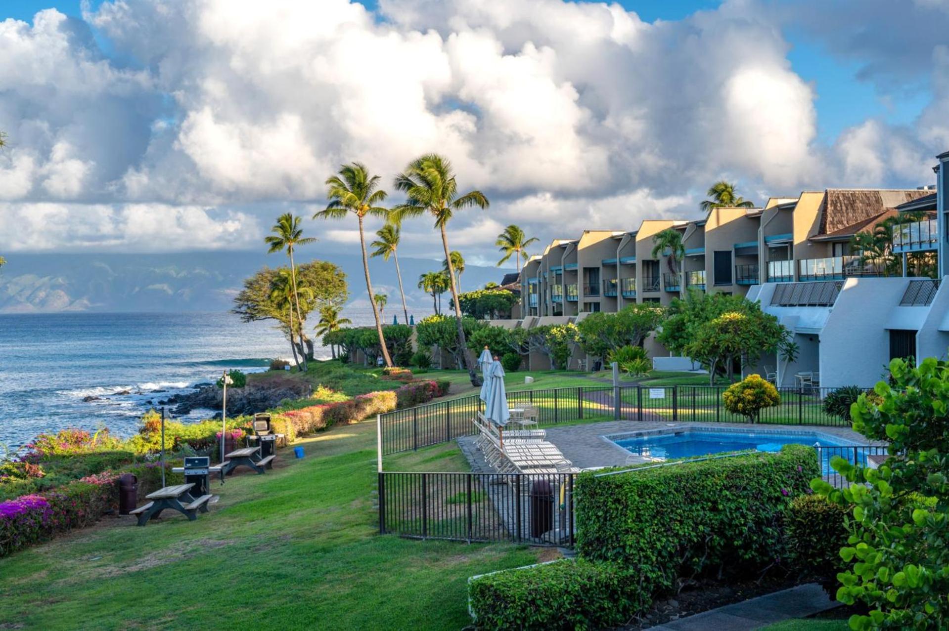 KBM Resorts   Spacious 3-Bedroom Napili Point Collection   Multi Unit Listing   Ocean Front + 2 Free Rental Cars NAP-b13/c37 photo 2
