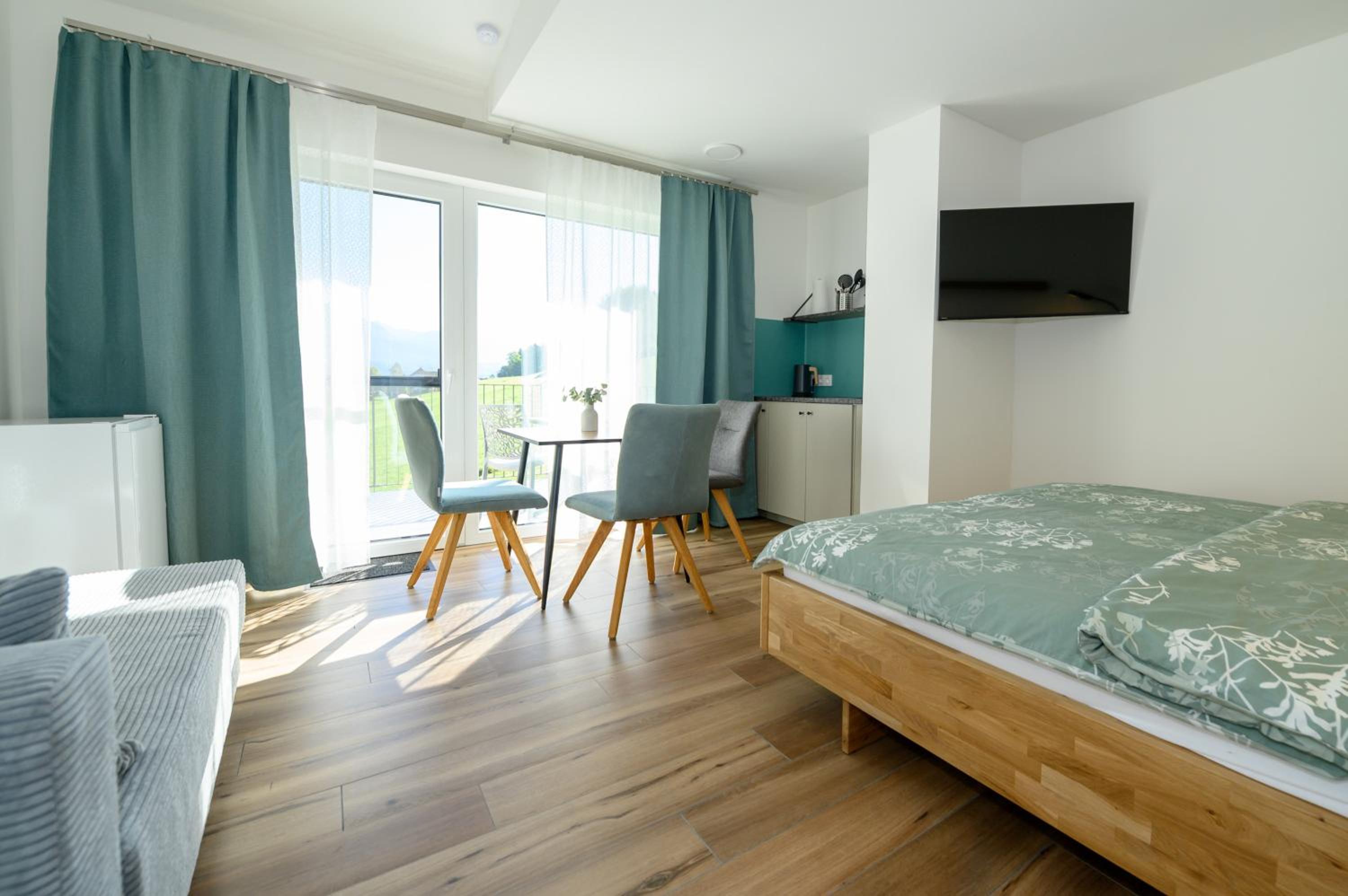Apartment with View and Balcony photo 2