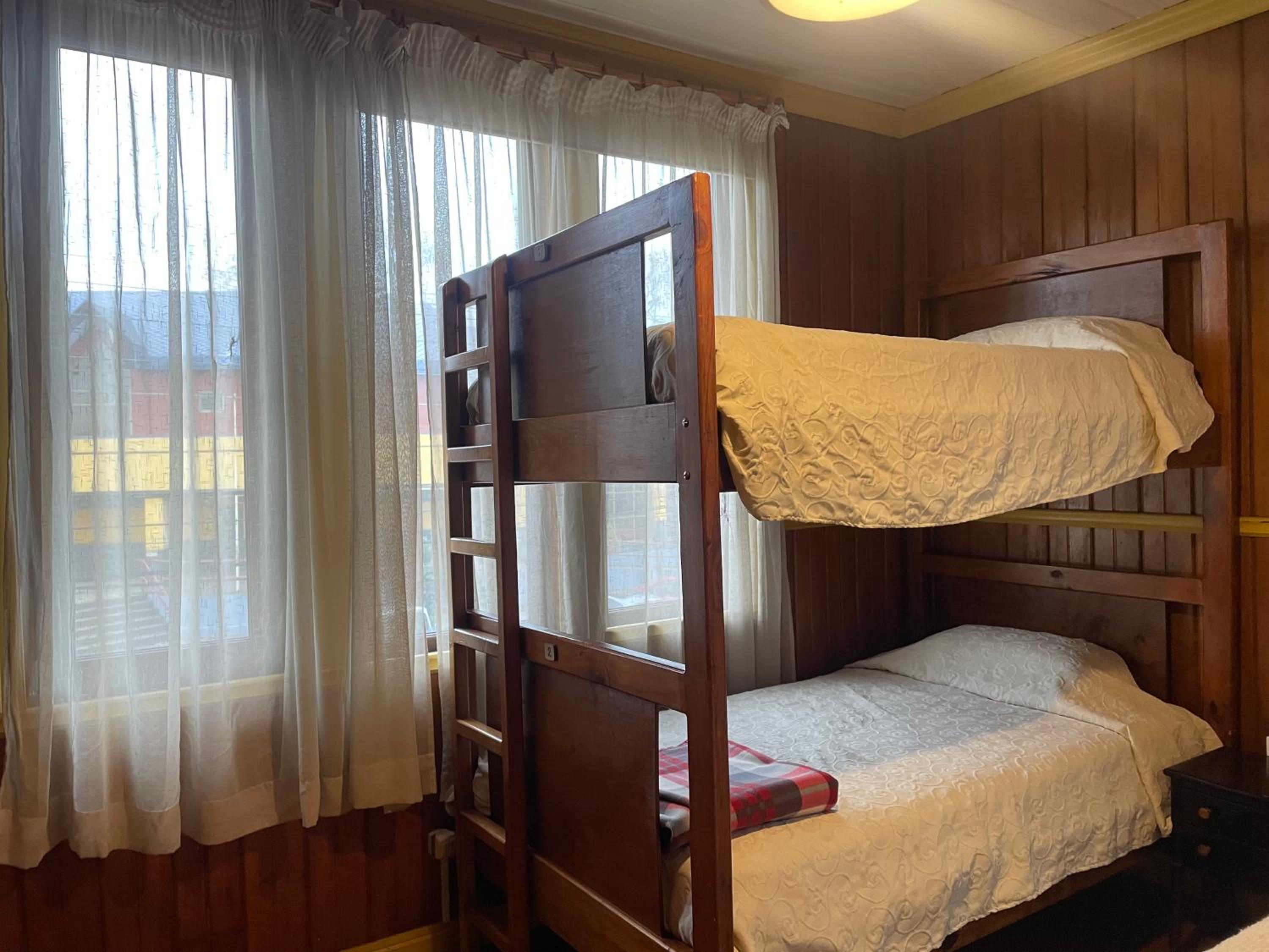 Quadruple Room with Shared Bathroom photo 3