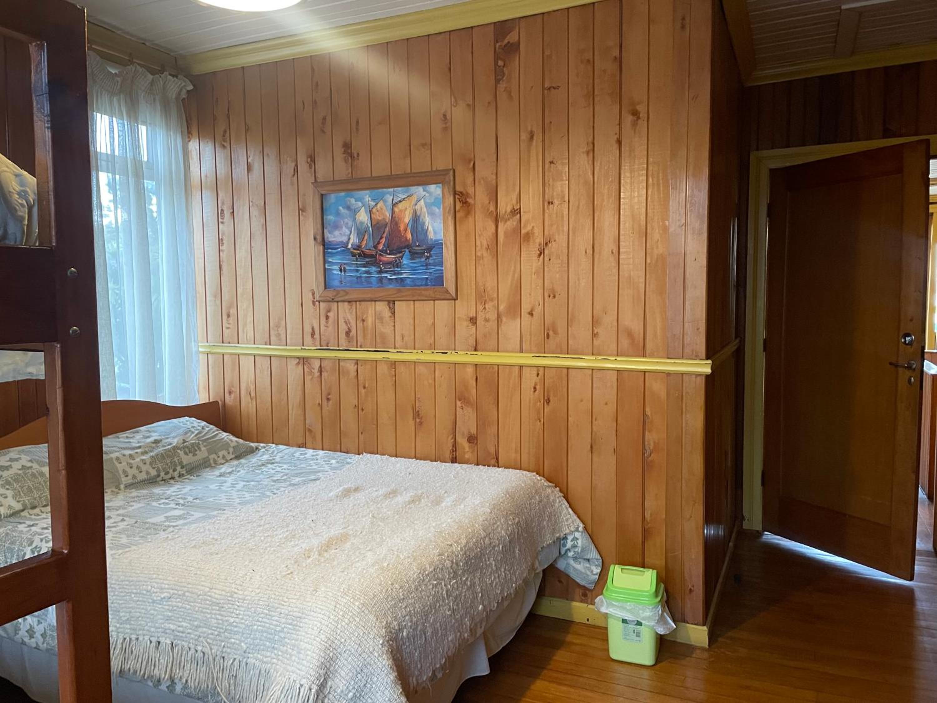 Quadruple Room with Shared Bathroom photo 2