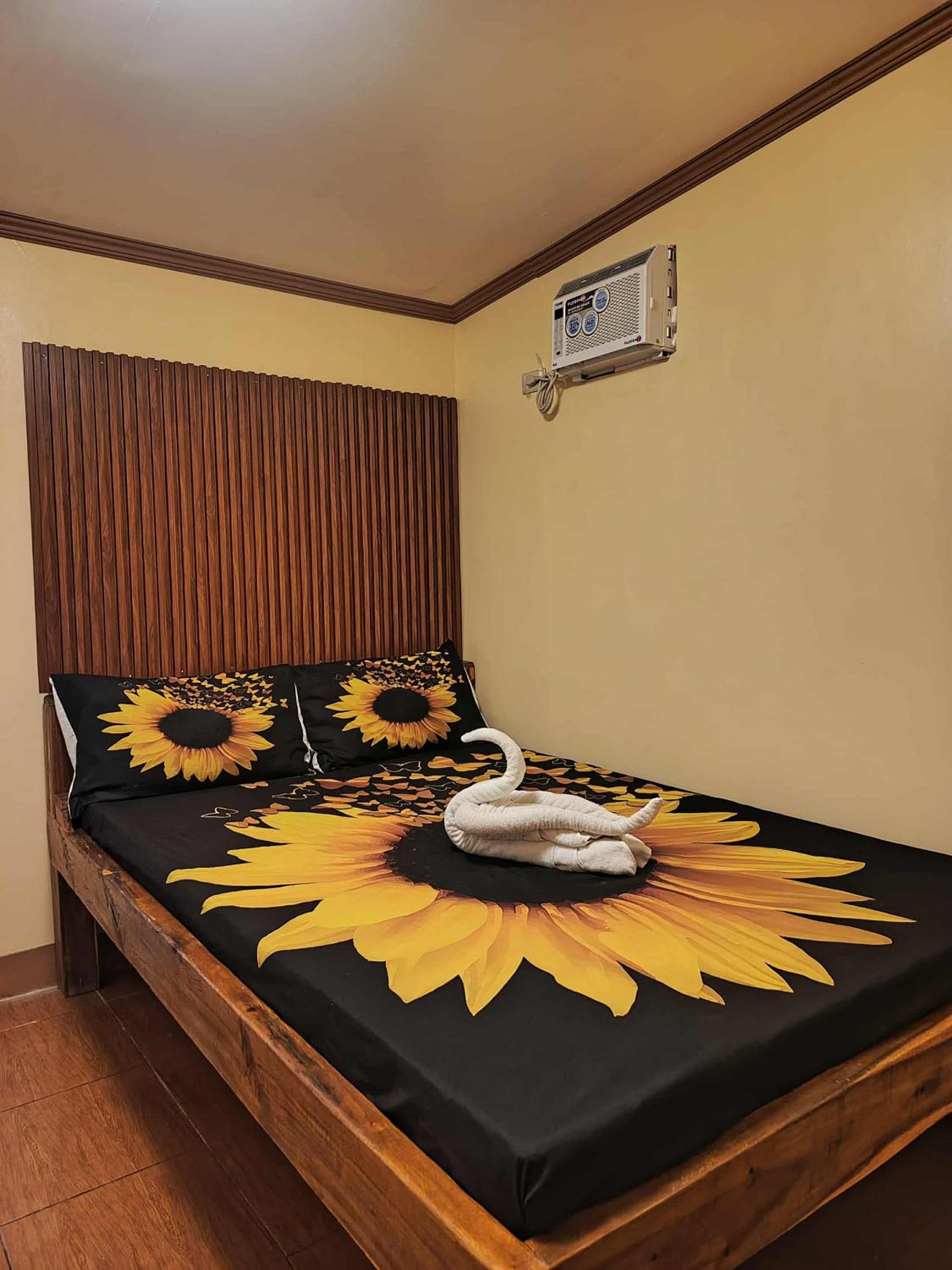 Deluxe Double Room with Side Sea View photo 2
