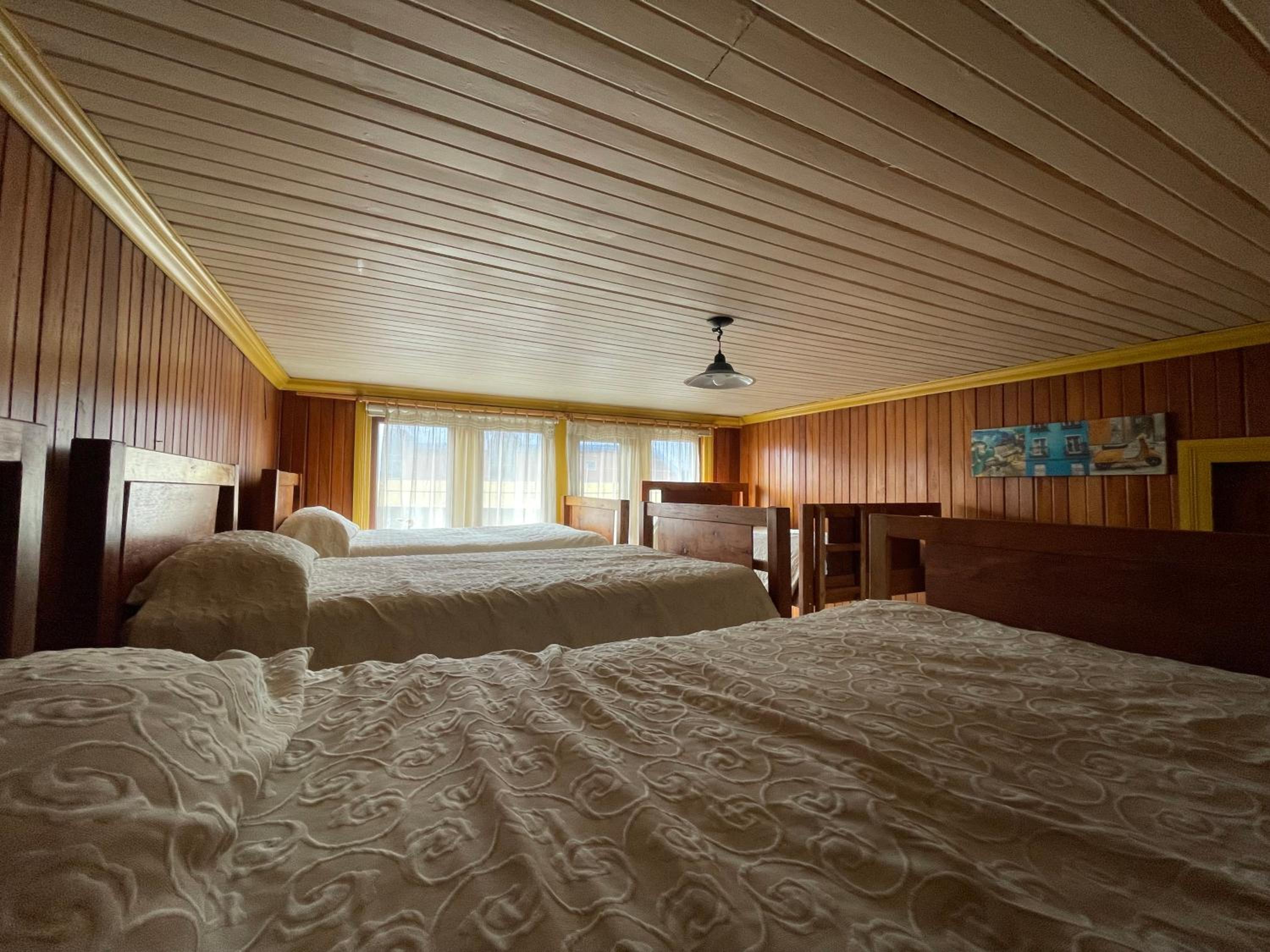 Bed in 8-Bed Mixed Dormitory Room photo 2