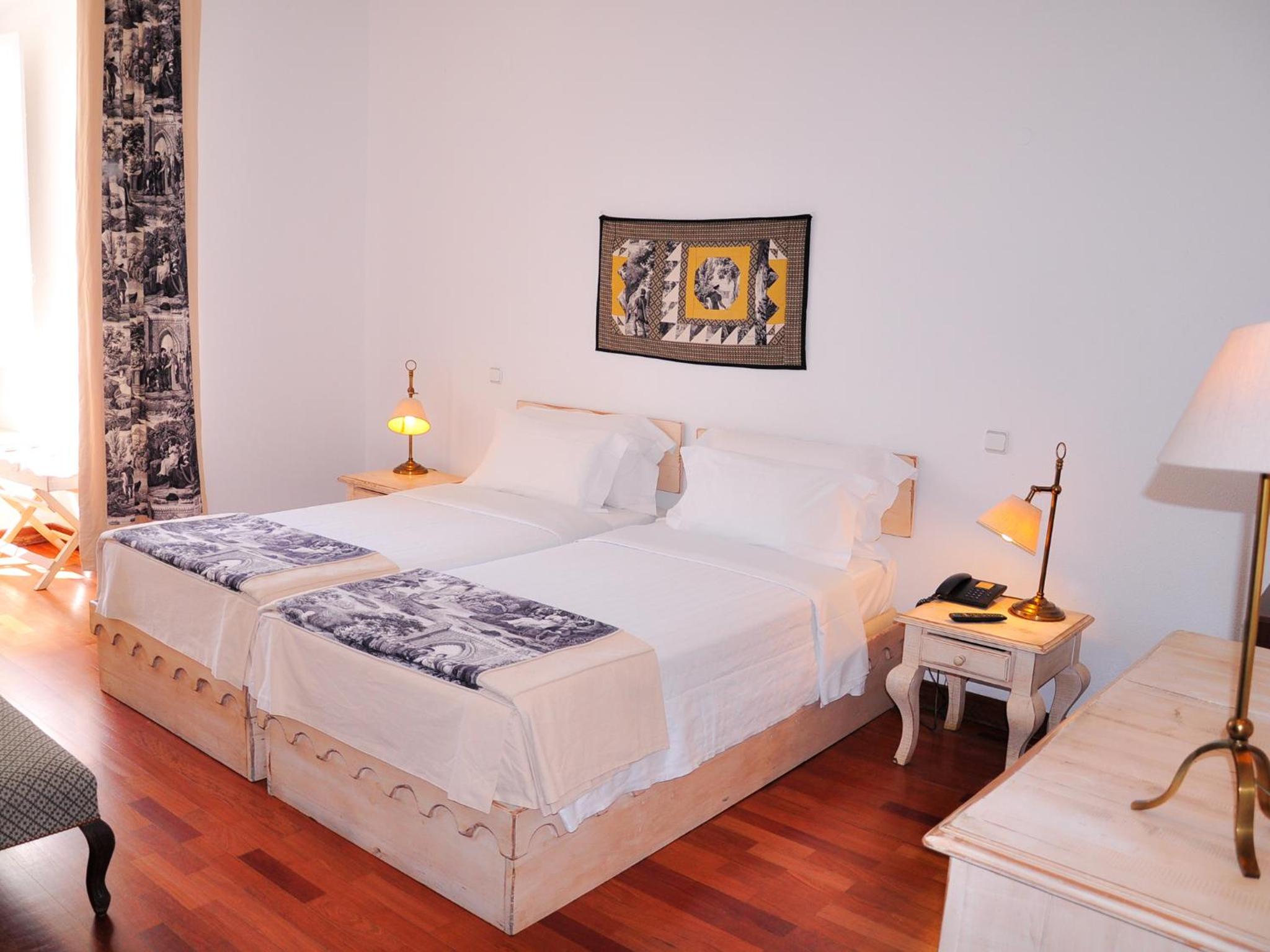 Standard Twin Room - Photo 9