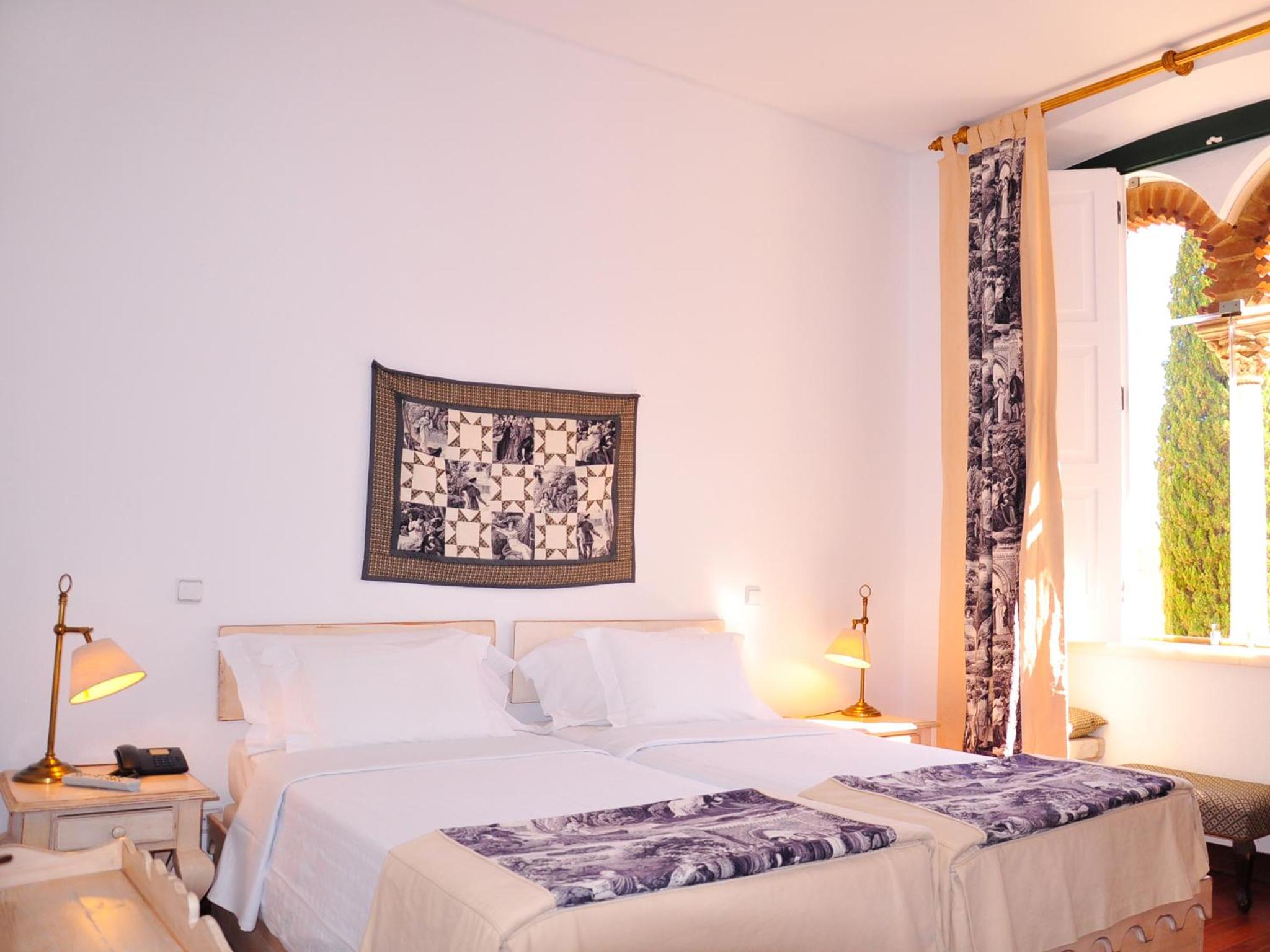 Standard Twin Room - Photo 6