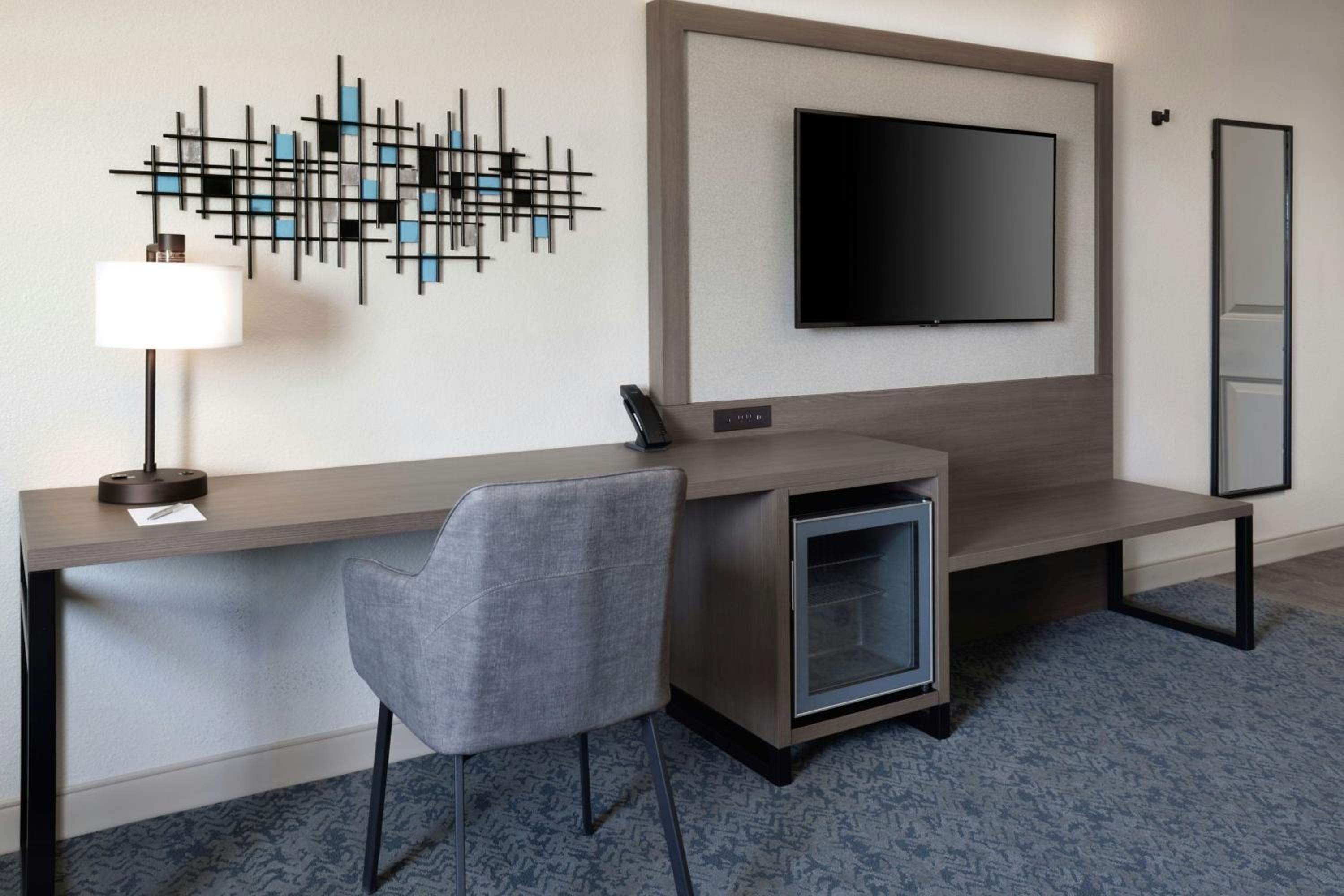Traditional King Room with Roll-in Shower - Mobility and Hearing Accessible