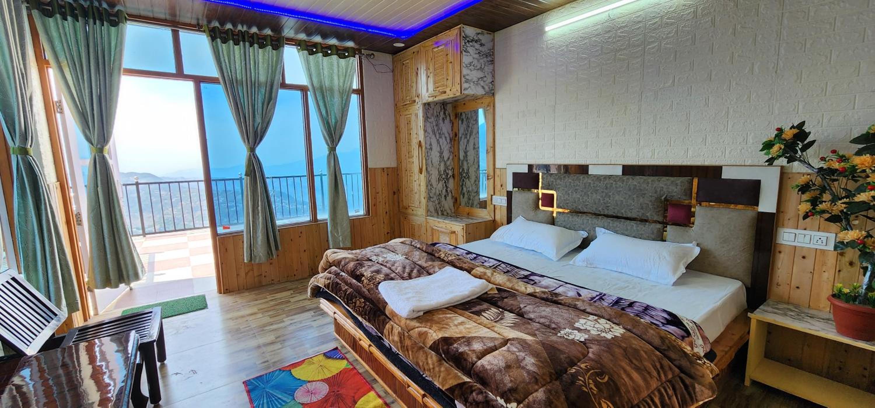 Suite with Mountain View photo 2
