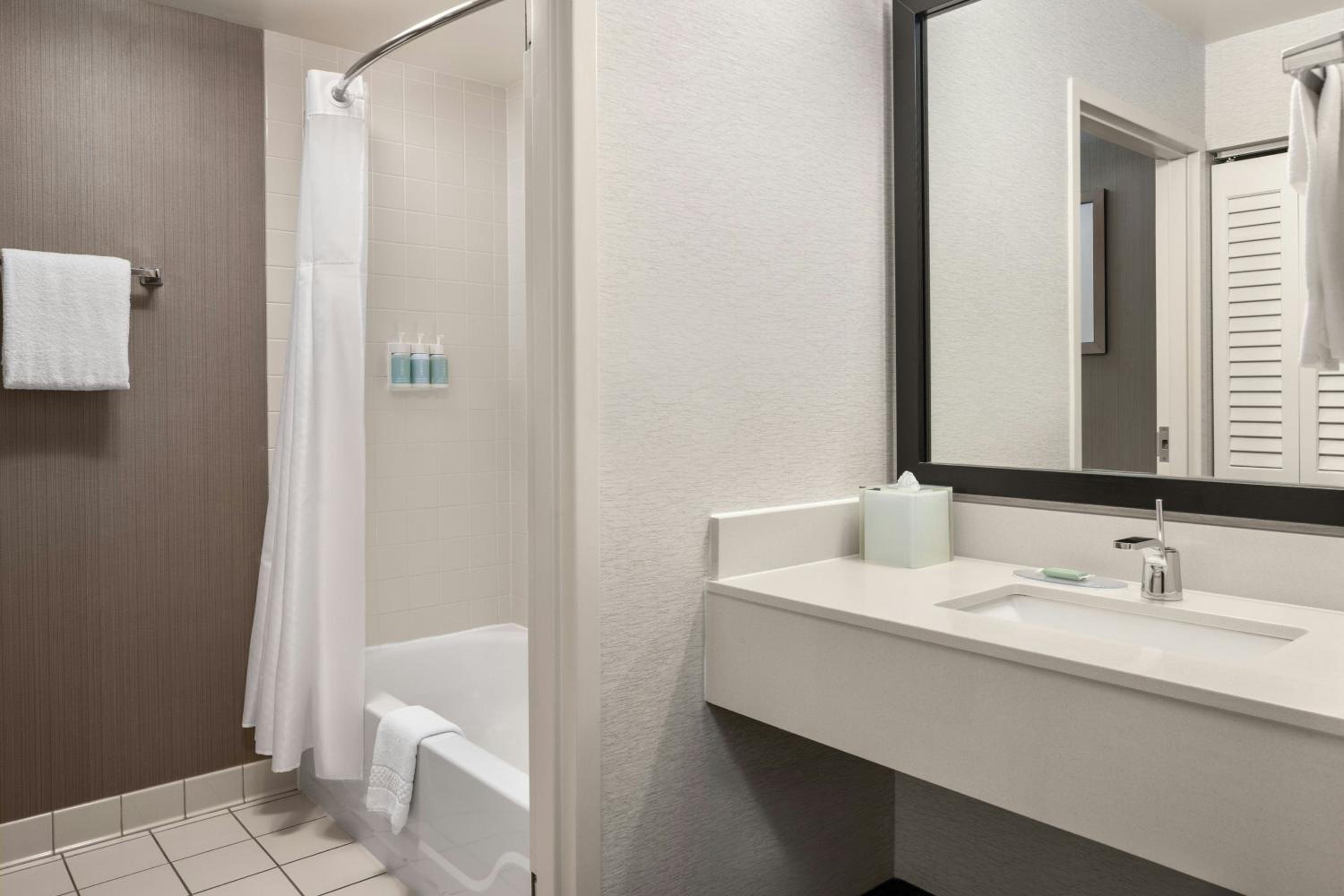 Queen Room with Two Queen Beds - Hearing Accessible - Photo 8