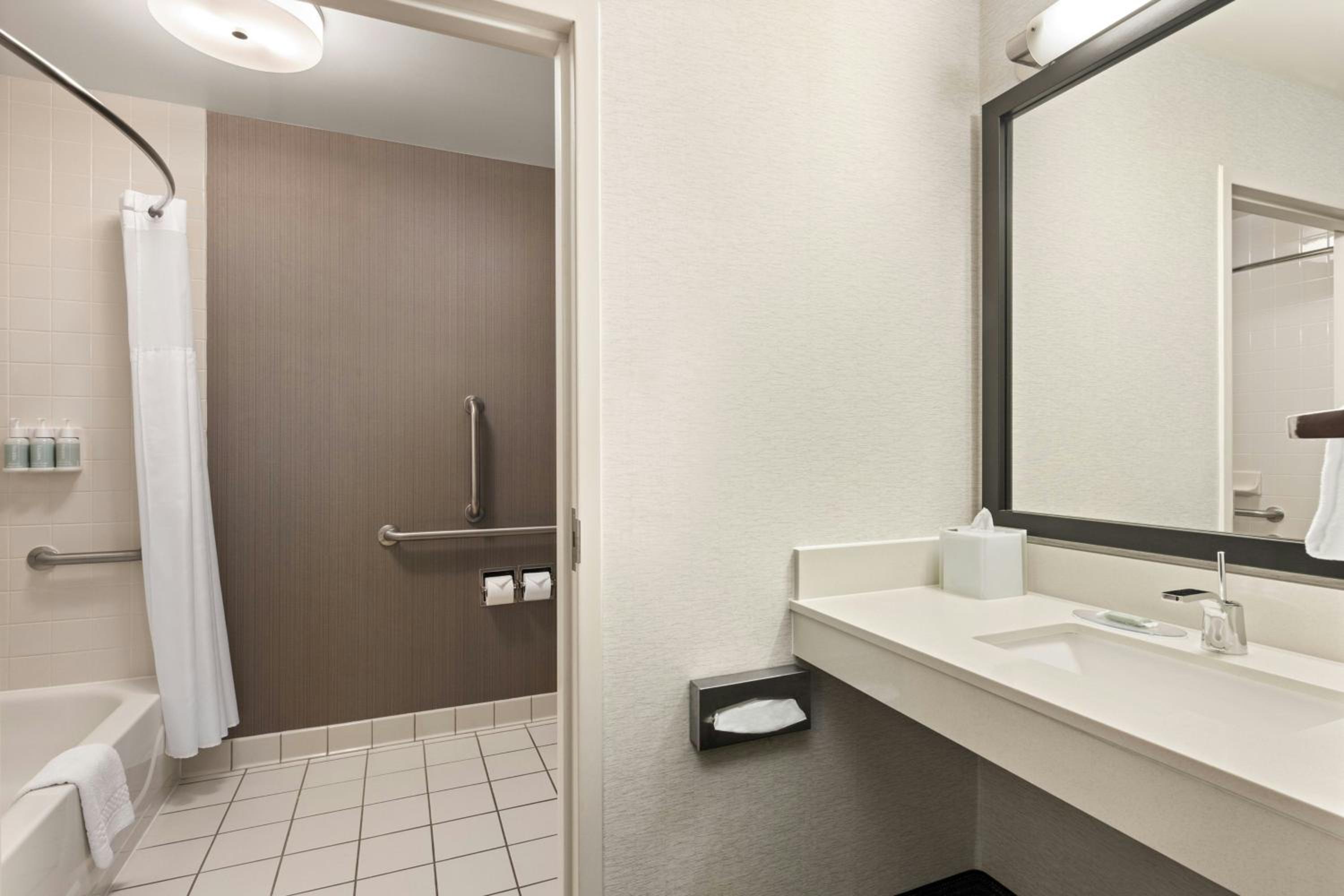Queen Room with Two Queen Beds - Hearing Accessible - Photo 7
