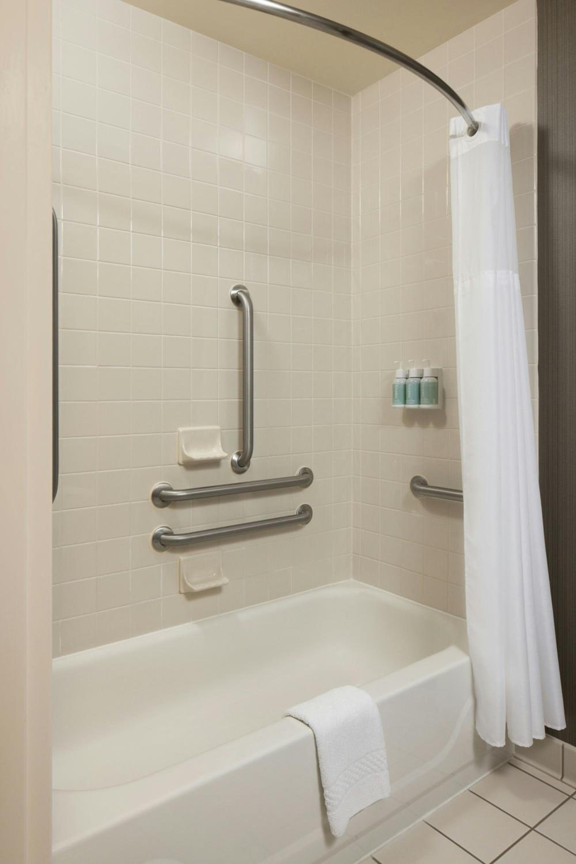 Queen Room with Two Queen Beds - Hearing Accessible - Photo 9