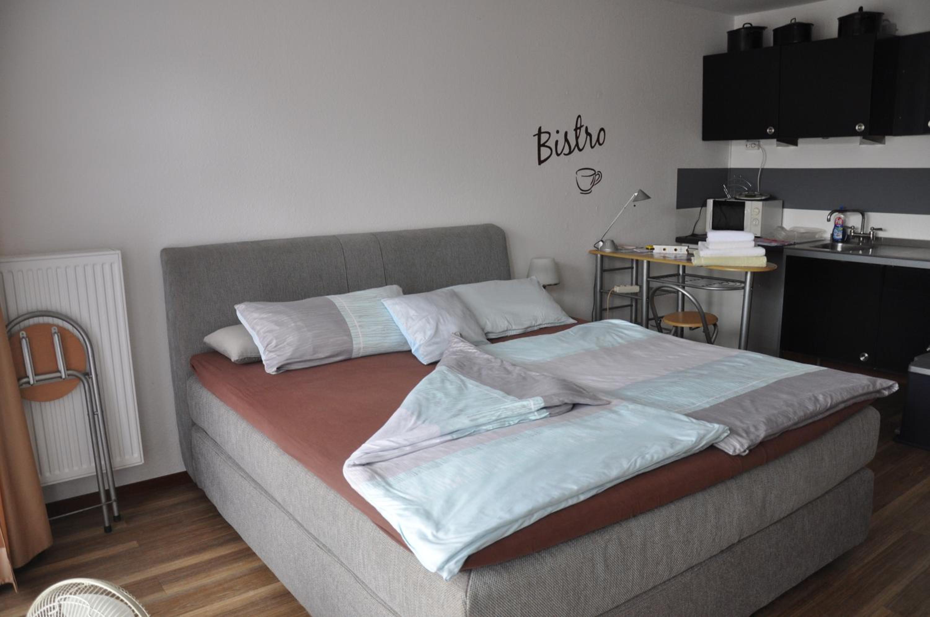 Apartment with Balcony - Photo 11