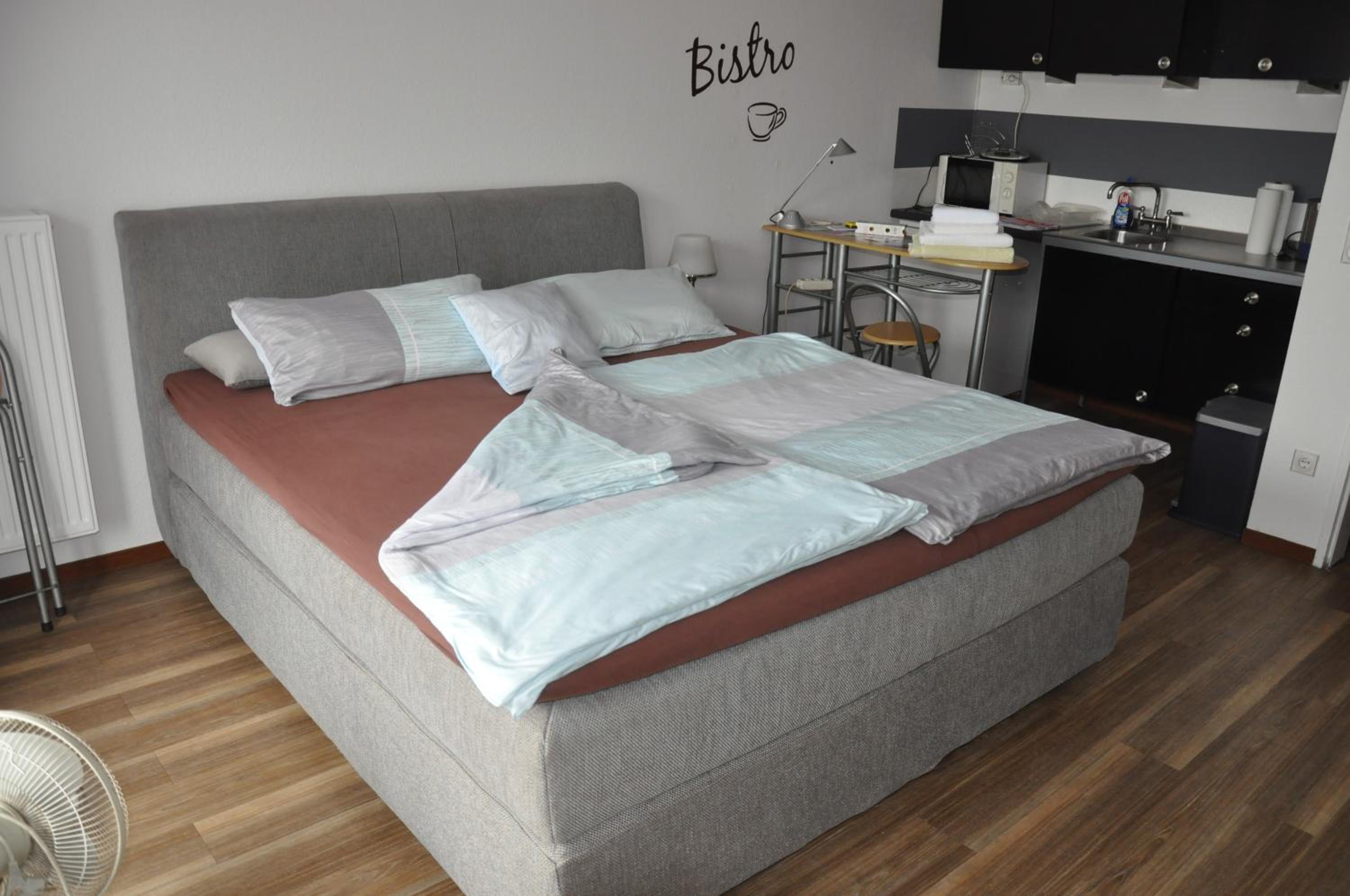 Apartment with Balcony - Photo 19