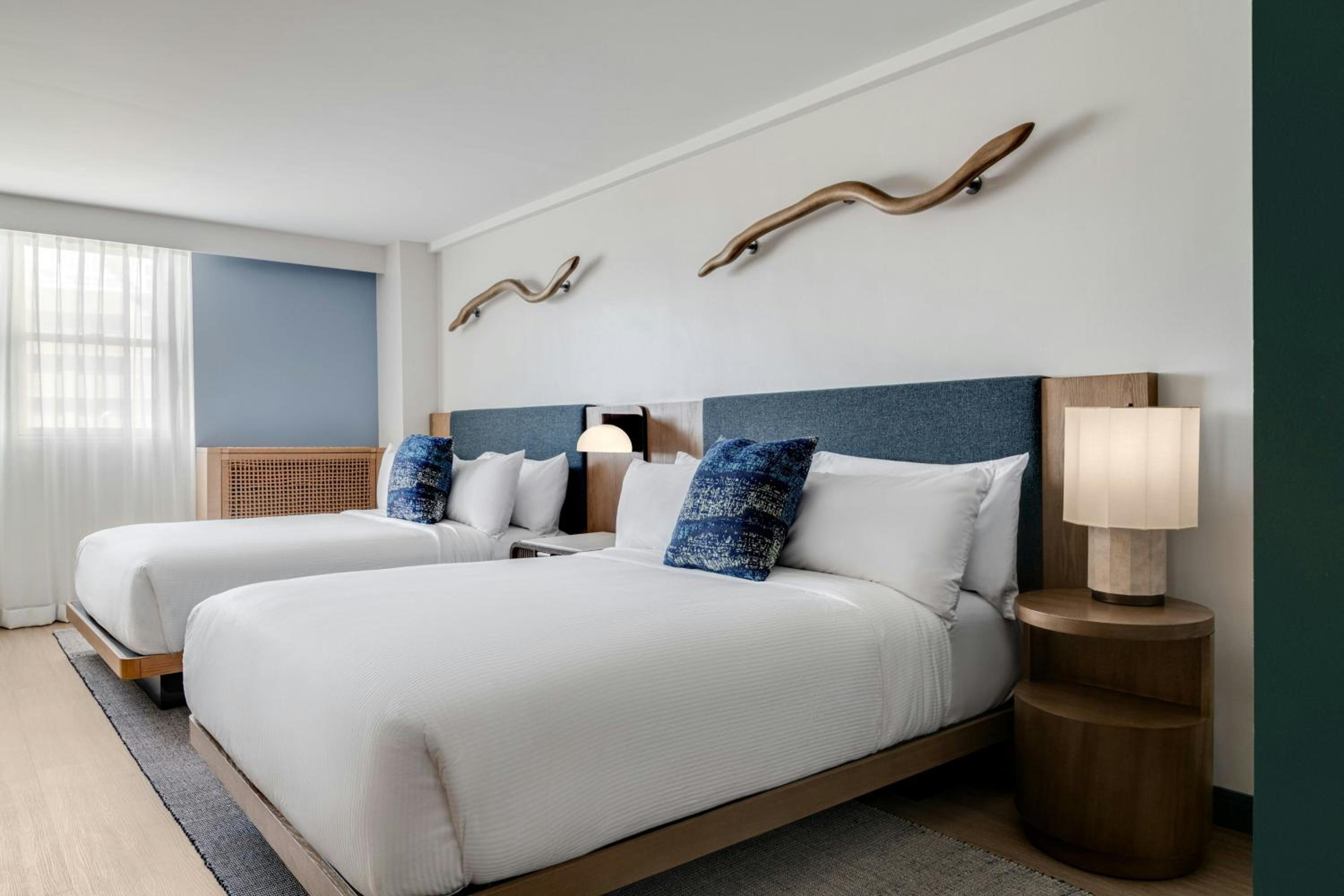 Queen Room with Two Queen Beds, Ocean View, Balcony and Roll-in Shower - Mobility Accessible photo 2
