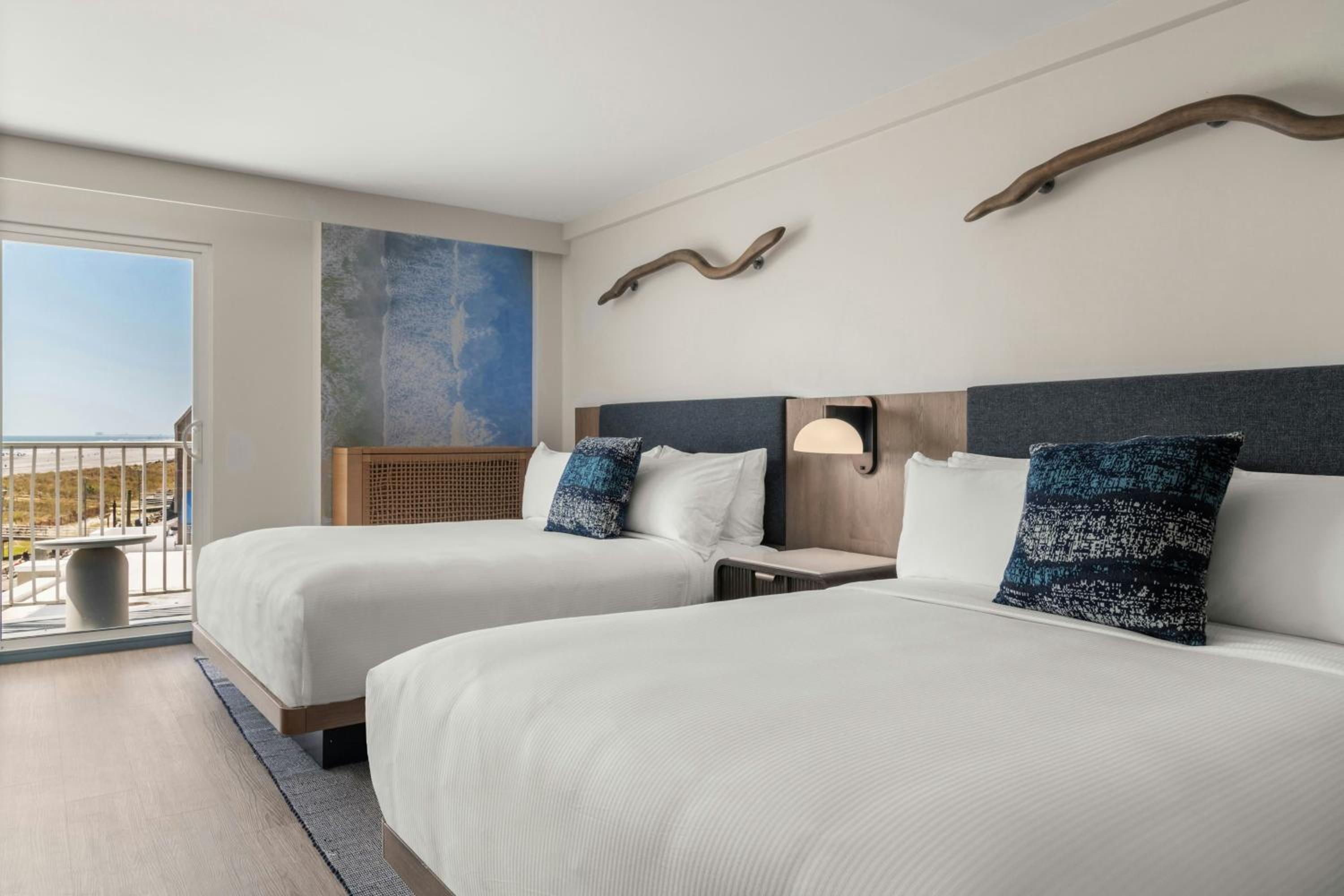 Queen Room with Two Queen Beds, Ocean View and Balcony photo 2