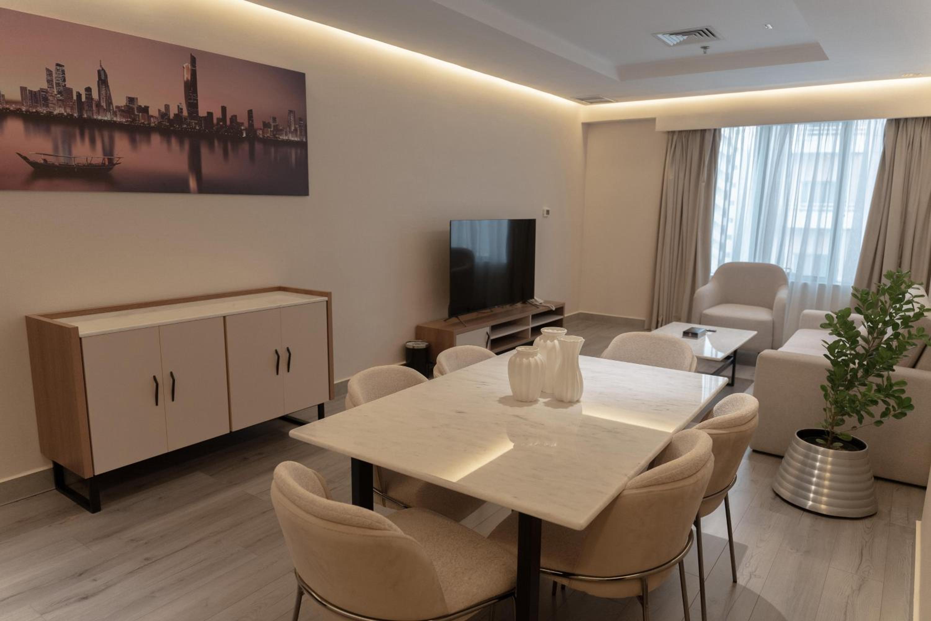 Family Room photo 3