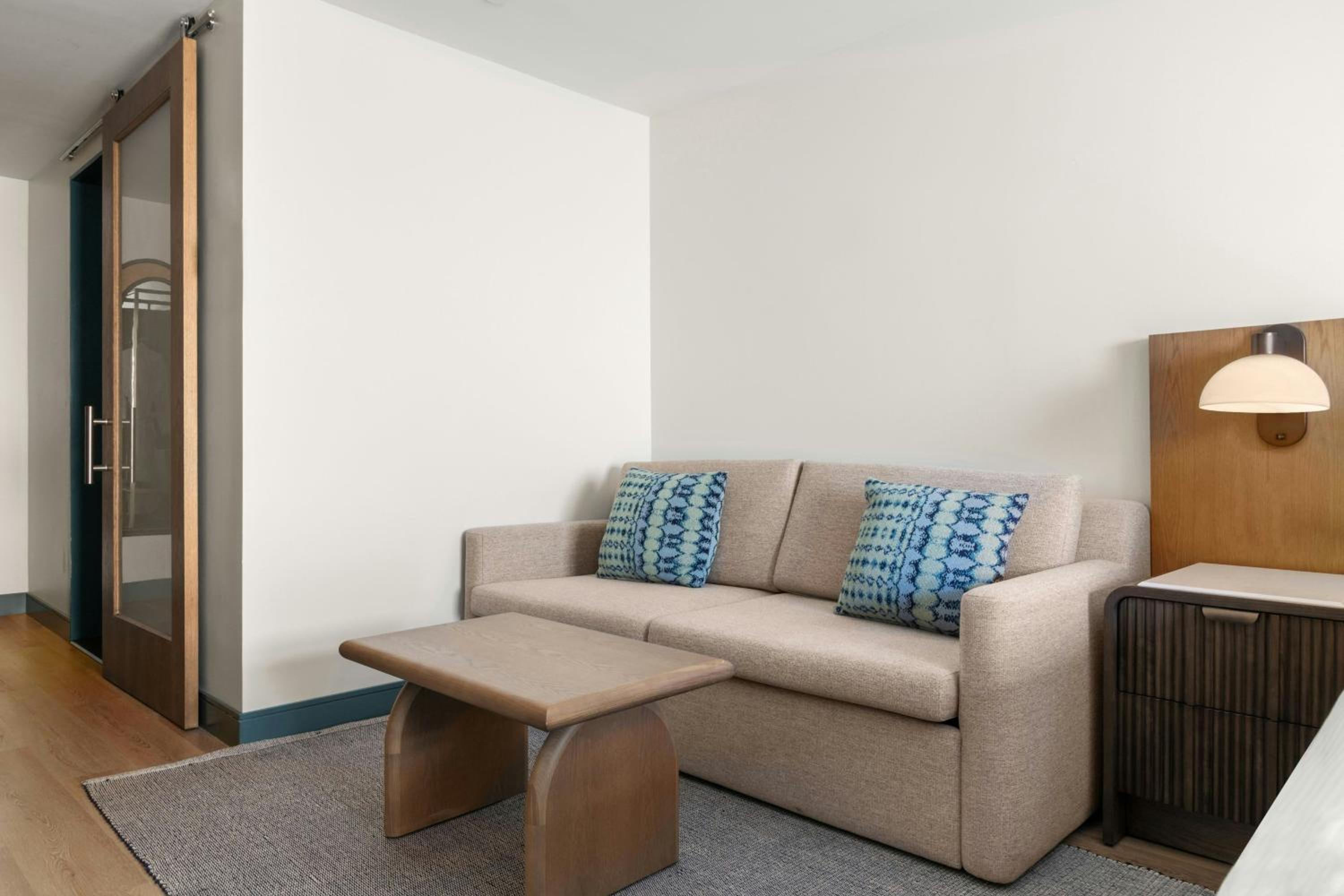 Guest room, 1 King, Sofa bed, Ocean view, Balcony photo 2