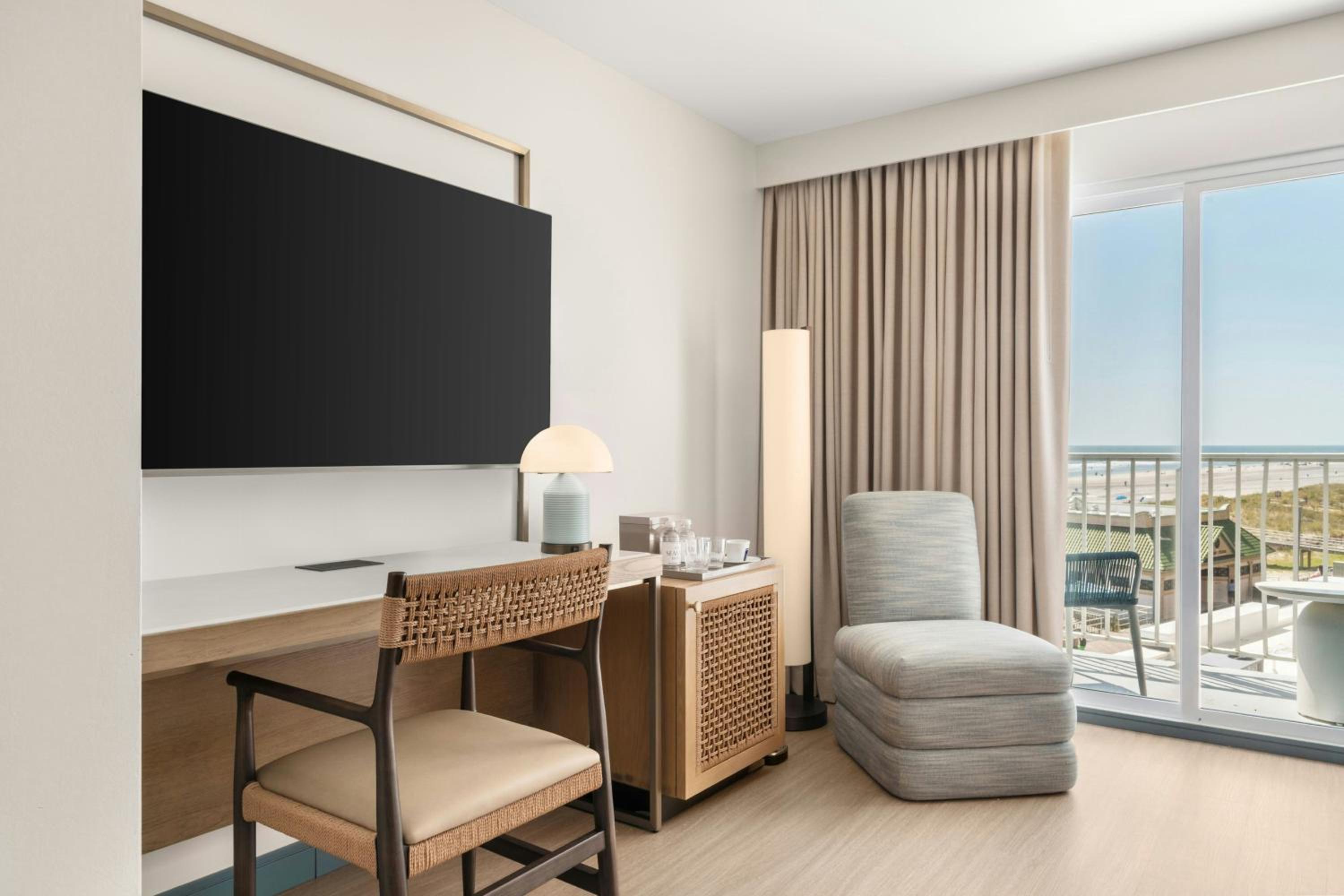 Queen Room with Two Queen Beds, Ocean View and Balcony photo 3