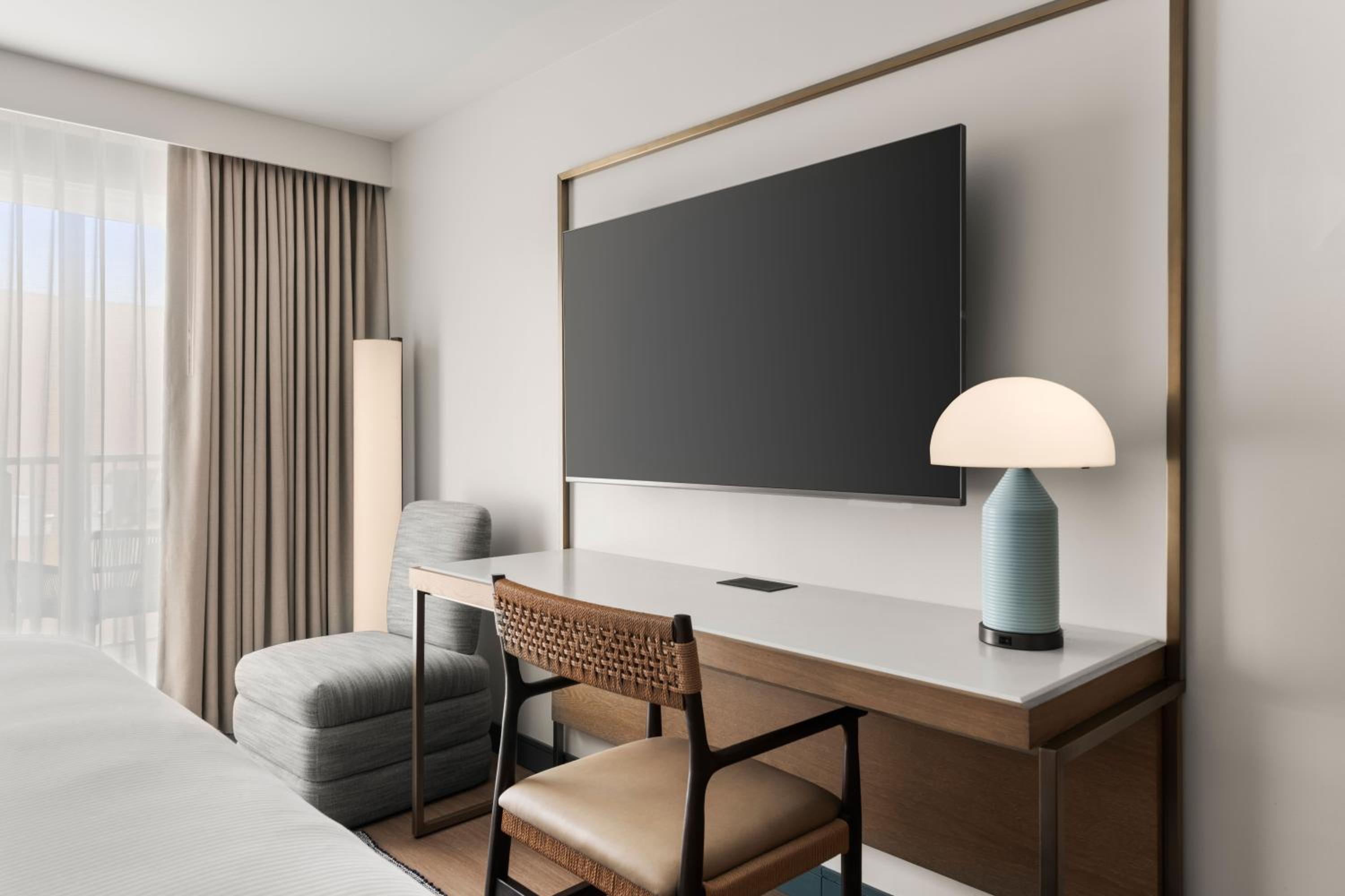 King Room with Ocean View, Balcony  and Roll-in Shower - Mobility Accessible