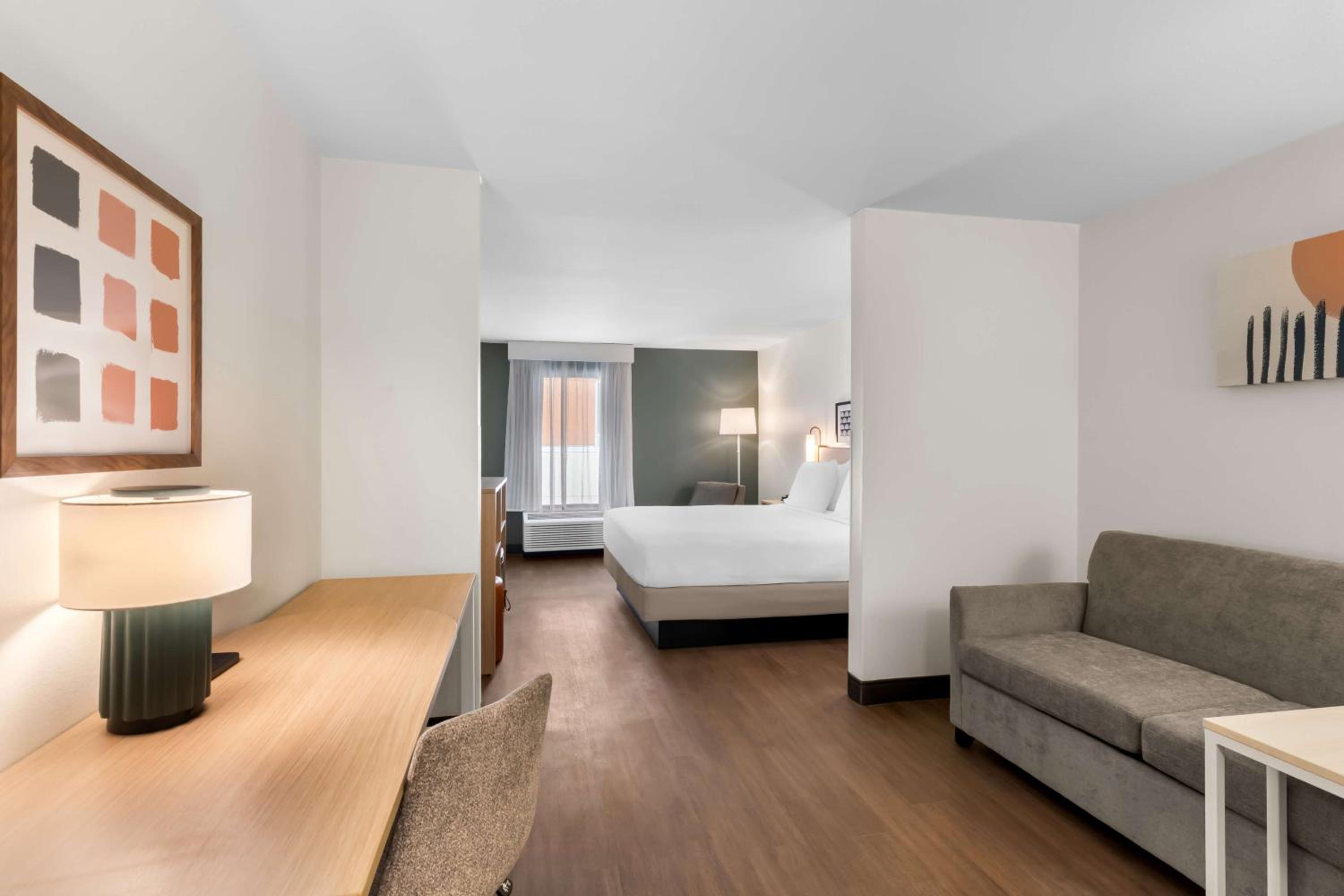 King Room with Sofa Bed - Non-Smoking - Photo 3