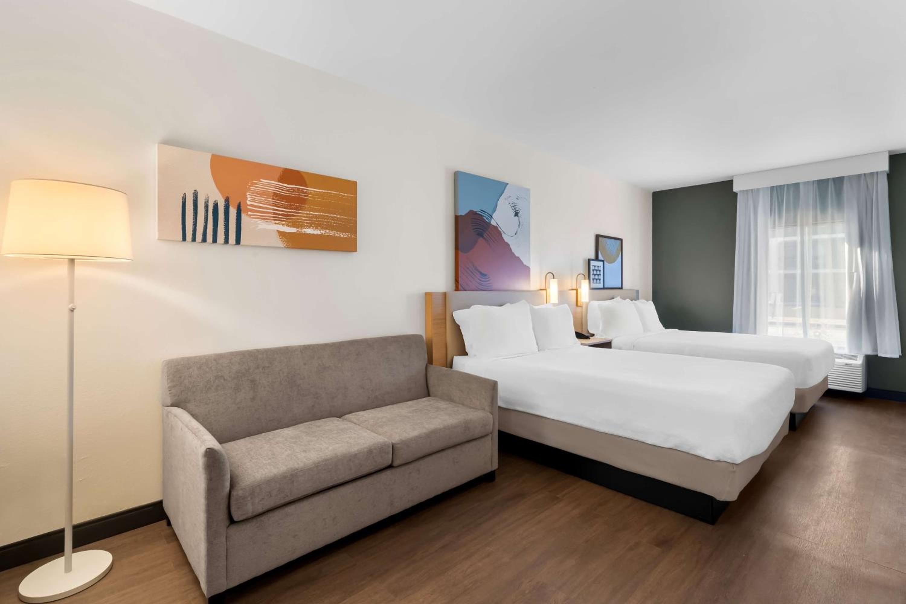 Queen Room with Two Queen Beds and Sofa Bed - Photo 3