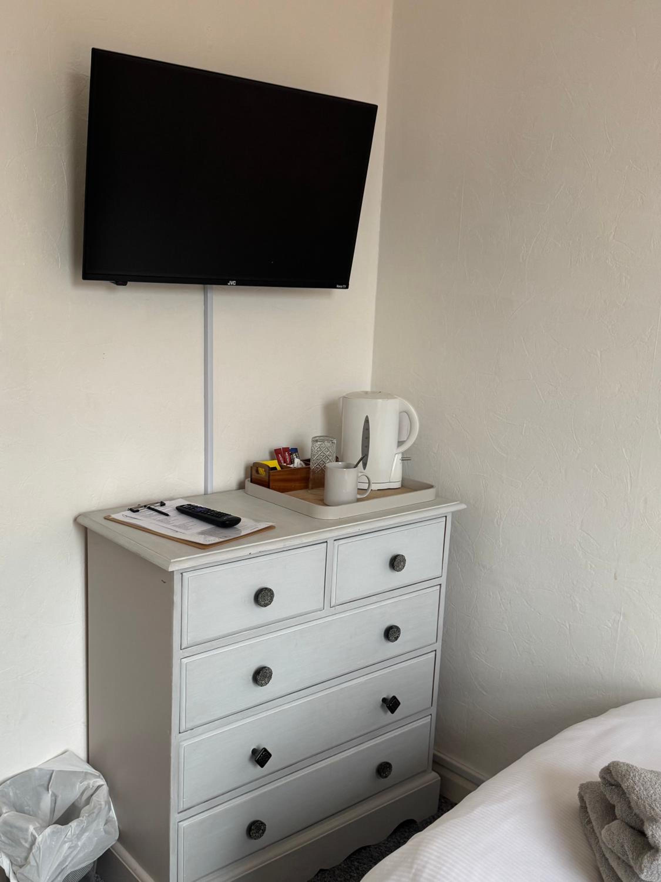 Single Room with Shared Bathroom photo 3