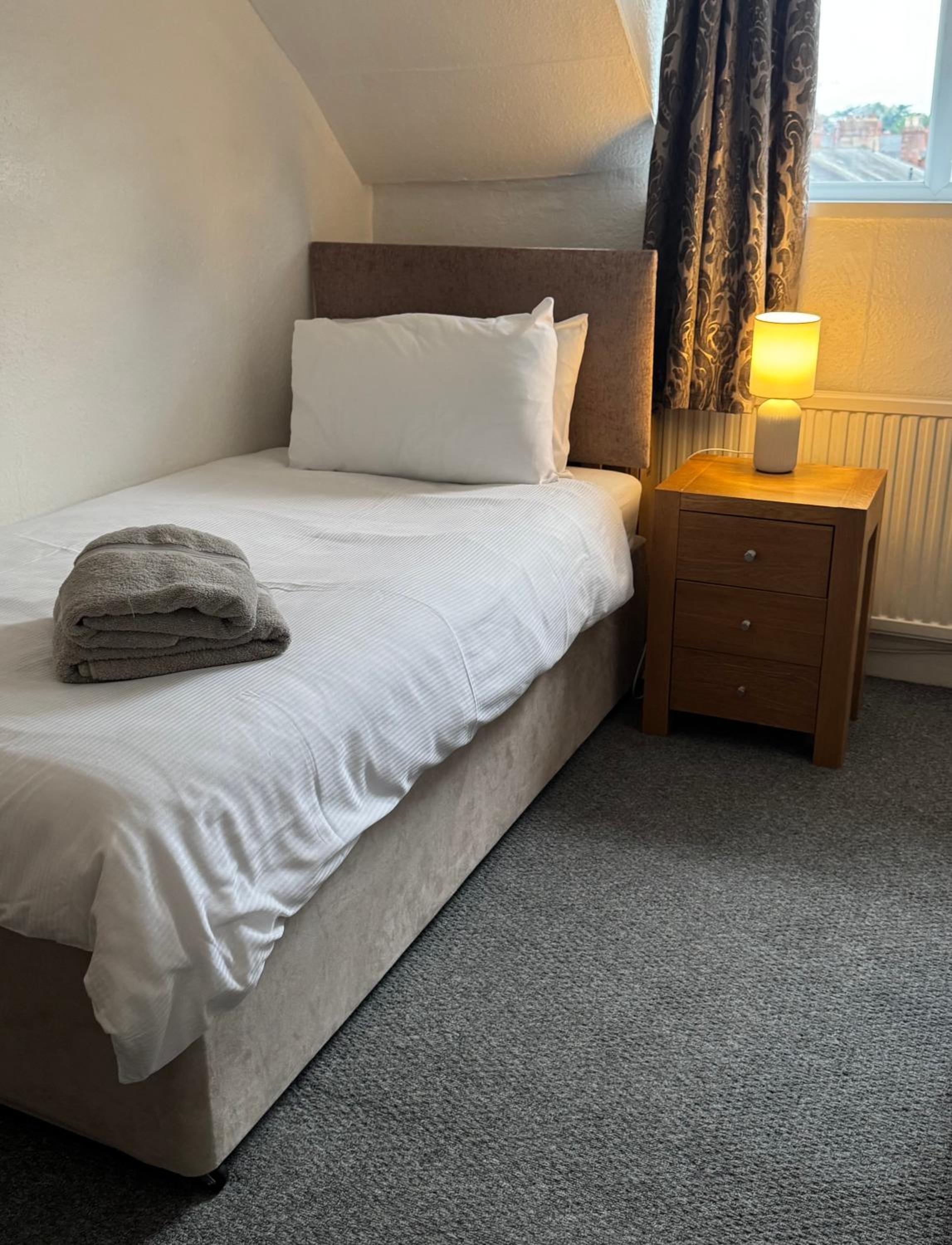 Single Room with Shared Bathroom photo 1