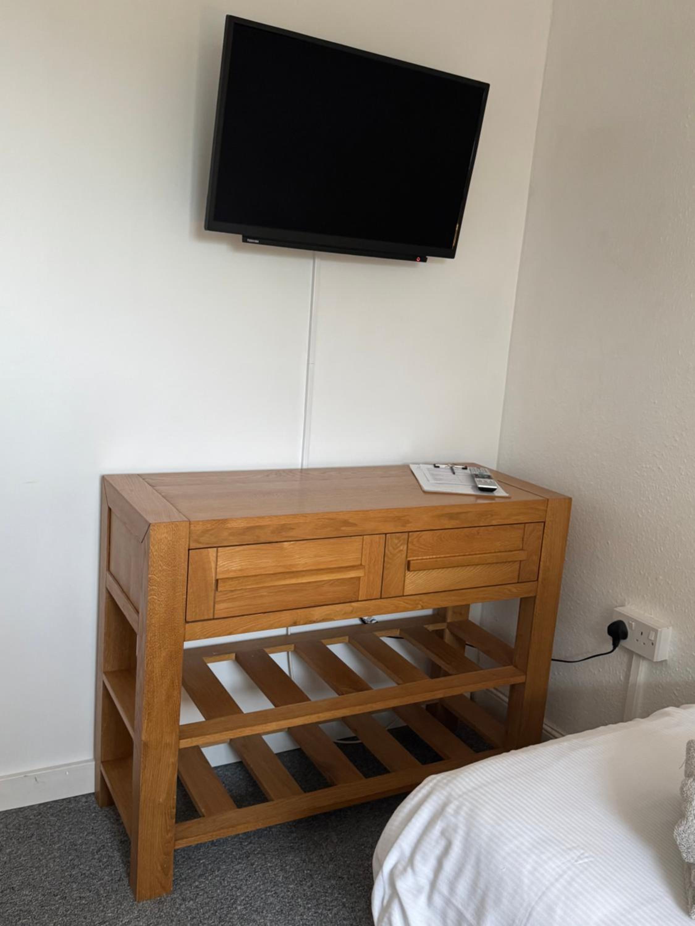 Single Room with Shared Bathroom photo 2