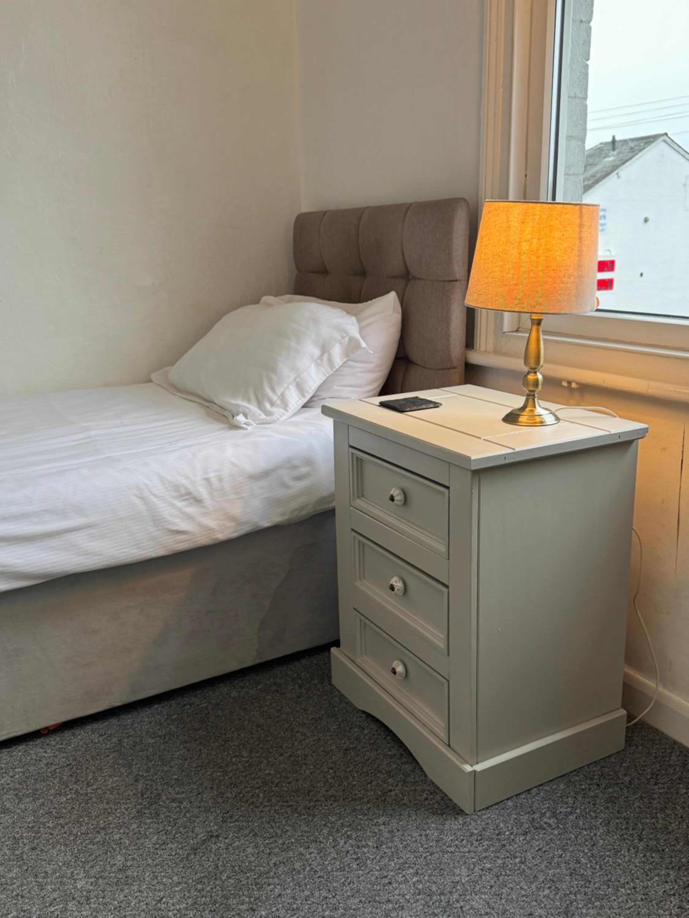 Single Room with Shared Bathroom photo 2