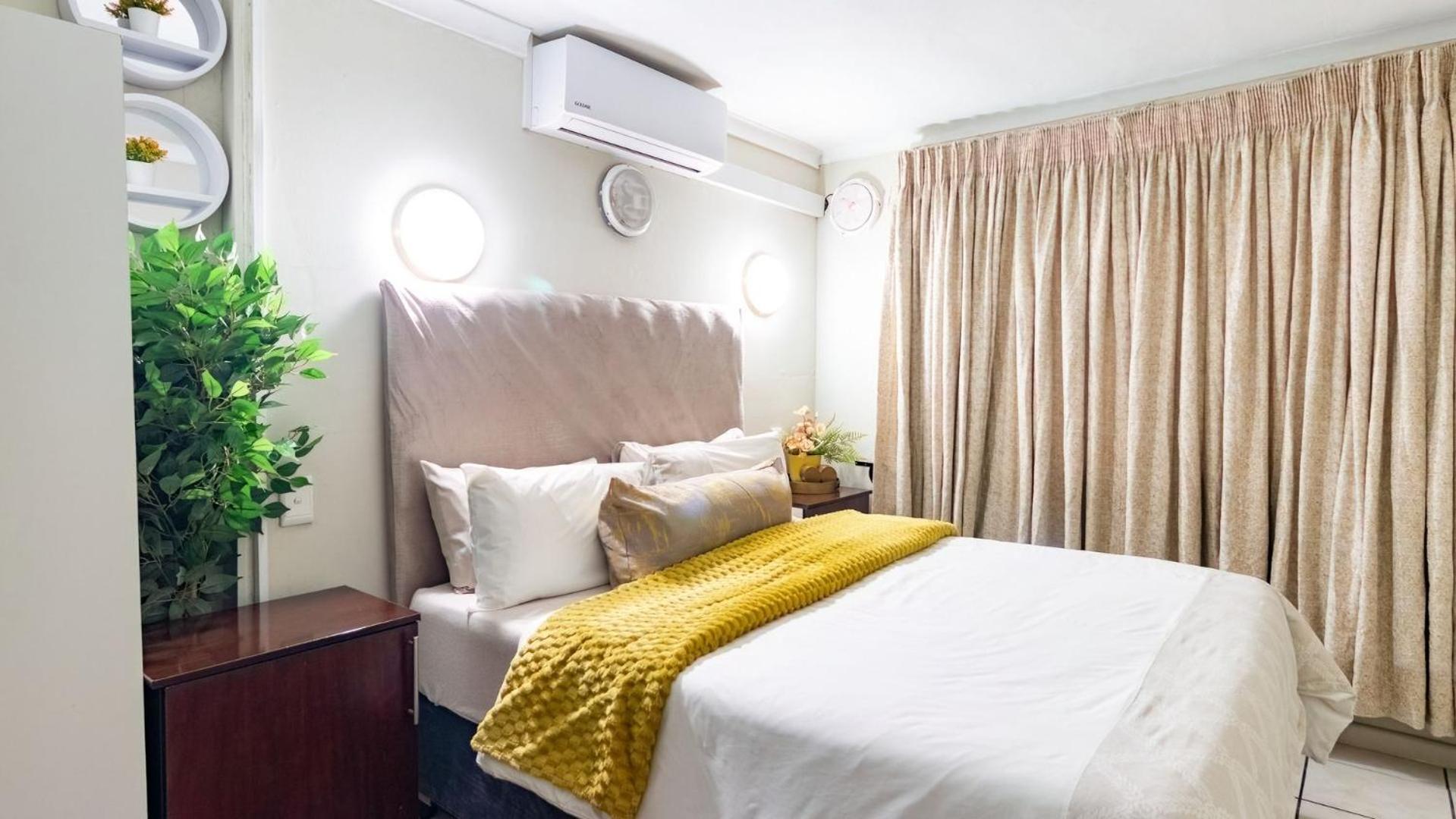 King Studio with Sofa Bed - Photo 9