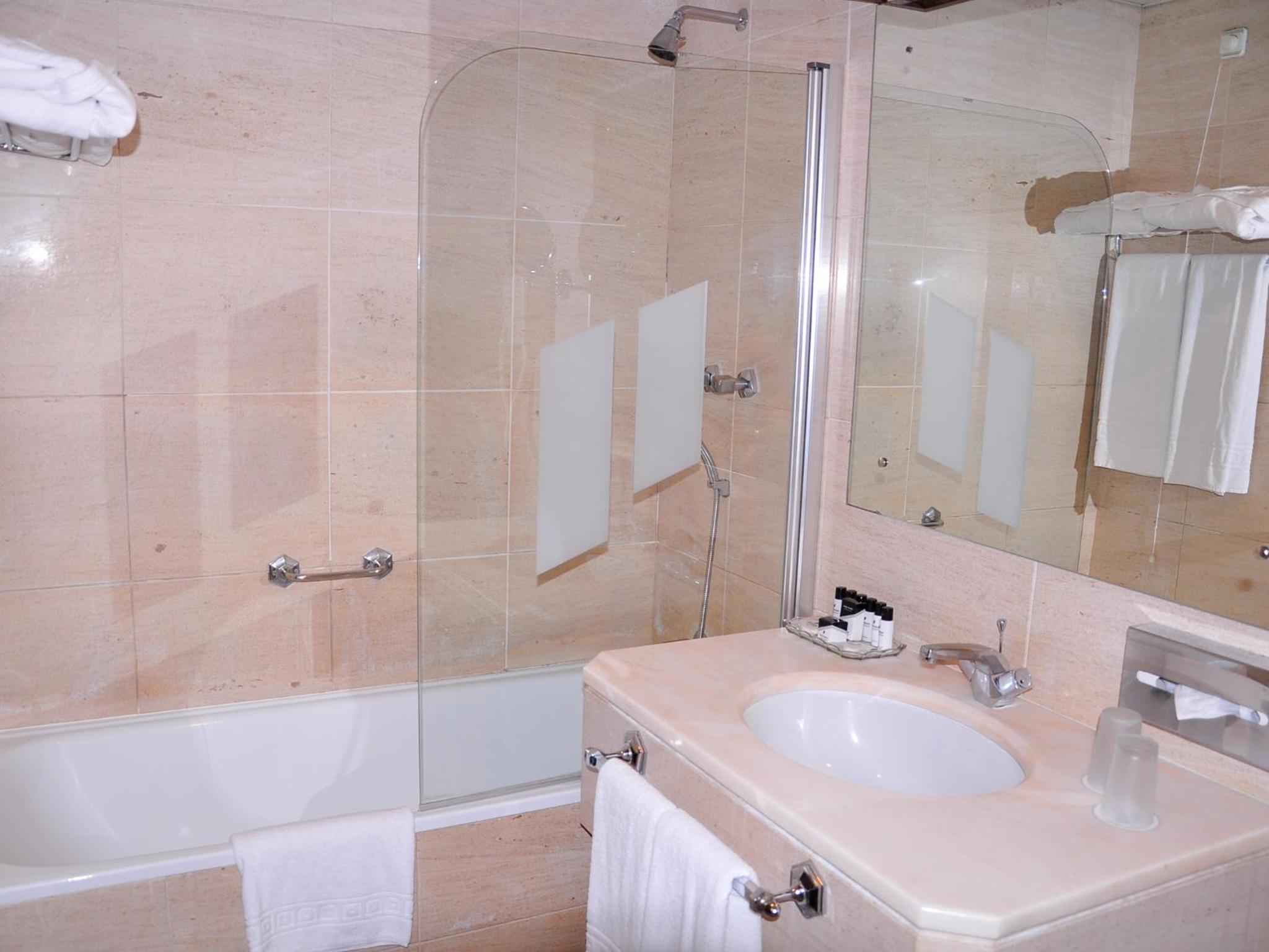Two Connecting Double or Twin Rooms - Photo 10