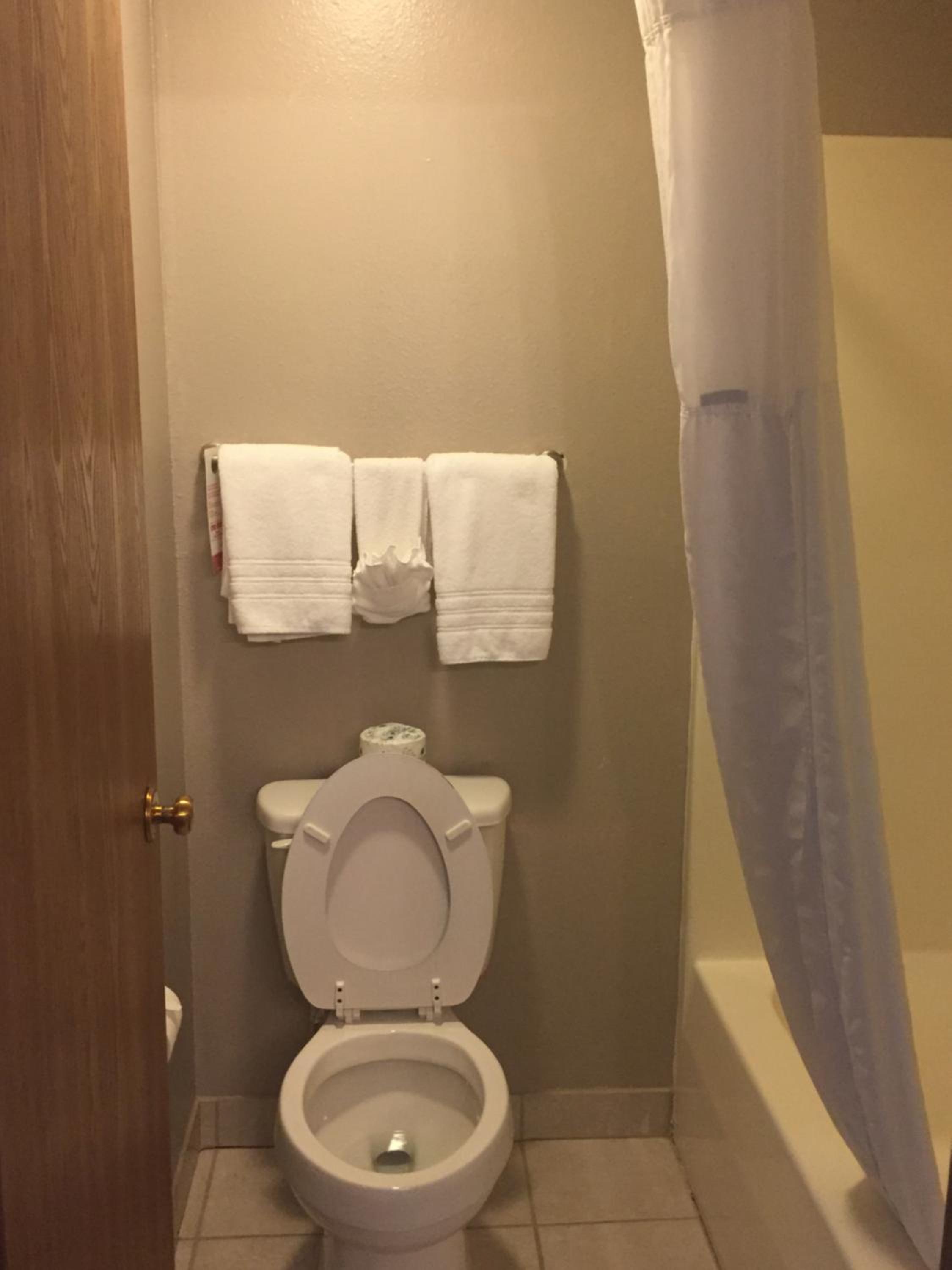 Queen Room - Non-Smoking - Photo 6