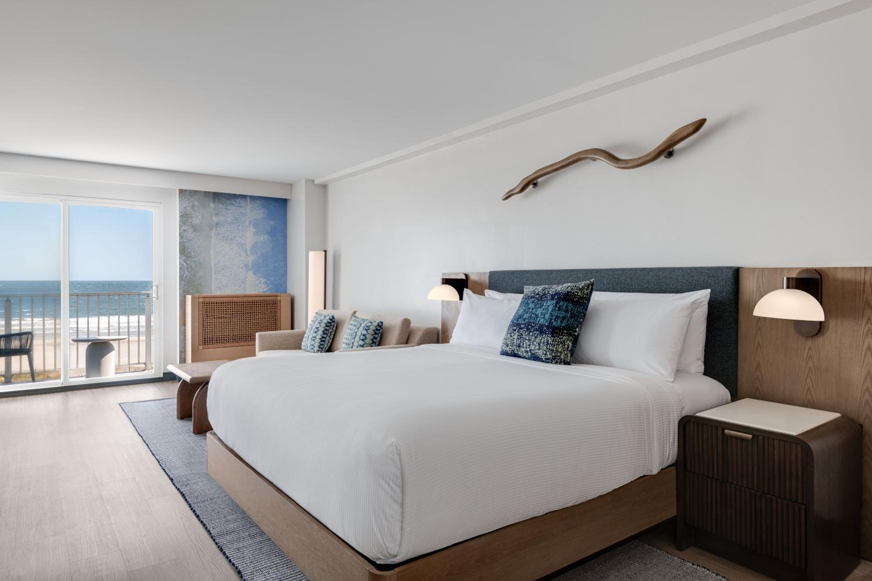 King Room with Sofa Bed, Oceanfront View and Roll-in Shower - Mobility Accessible