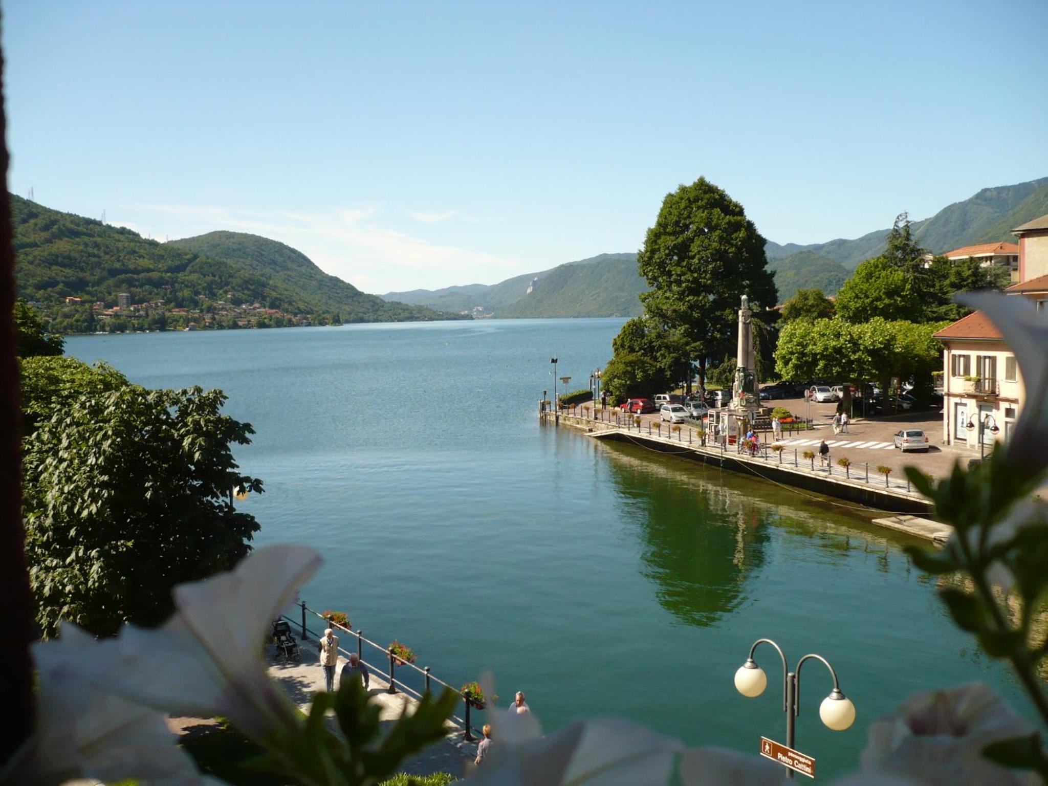 Double or Twin Room with Lake View - Photo 6