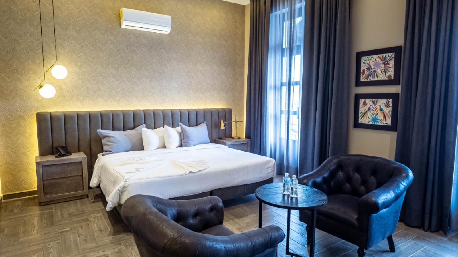 King Suite with Balcony photo 2