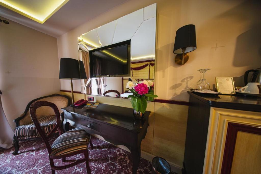 Superior Deluxe Double or Twin Room  photo 1