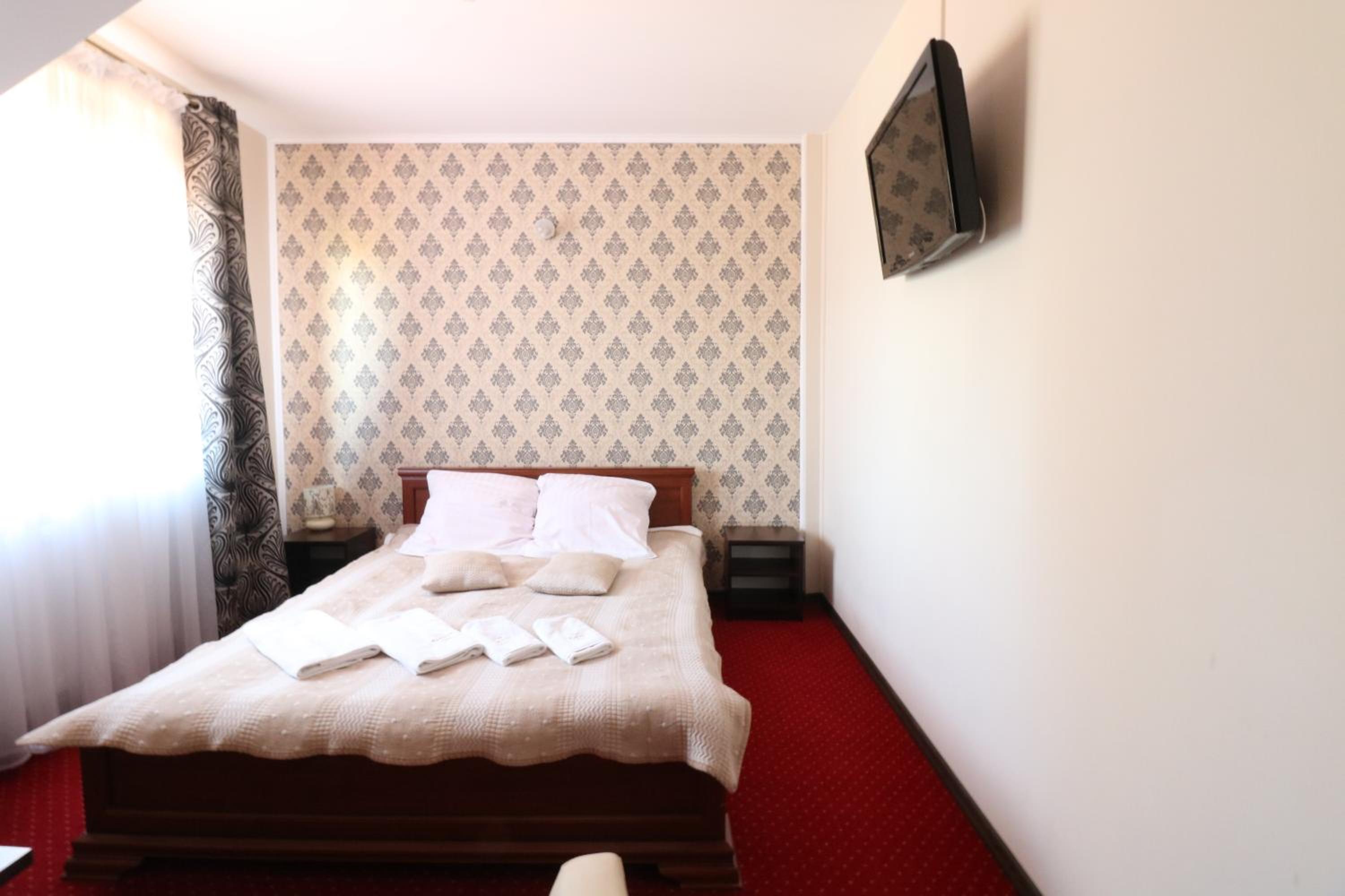Double Room - Photo 5