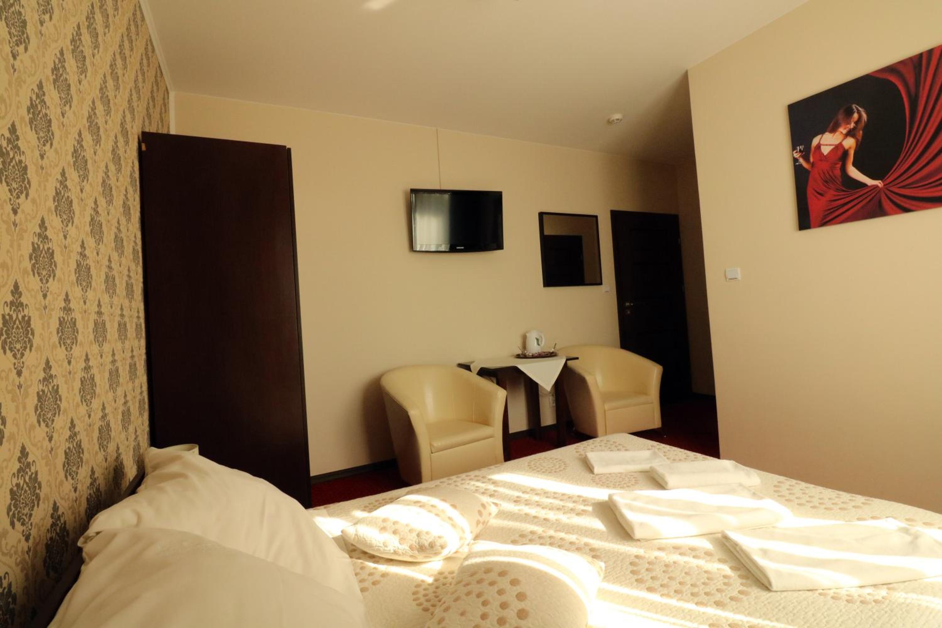 Double Room - Photo 8